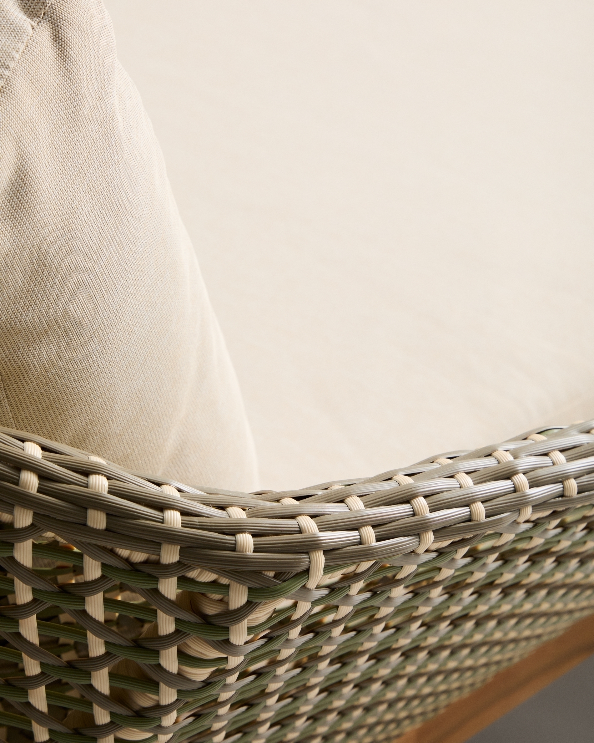 Уличная кровать Olbia из искусственного ротанга и массива тикового дерева La Forma 481573