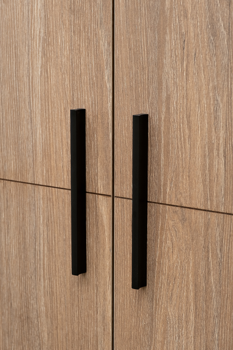 Шкаф двудверный с полками цвет дуб Garda Decor GD-10013/2-3(глухой)