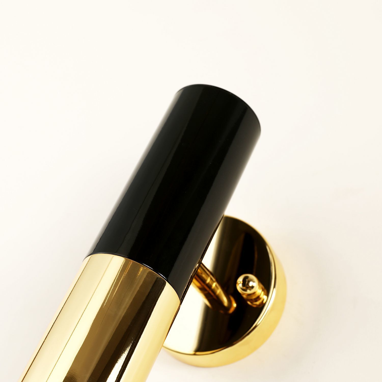 Настенный светильник Favourite 1600-1W