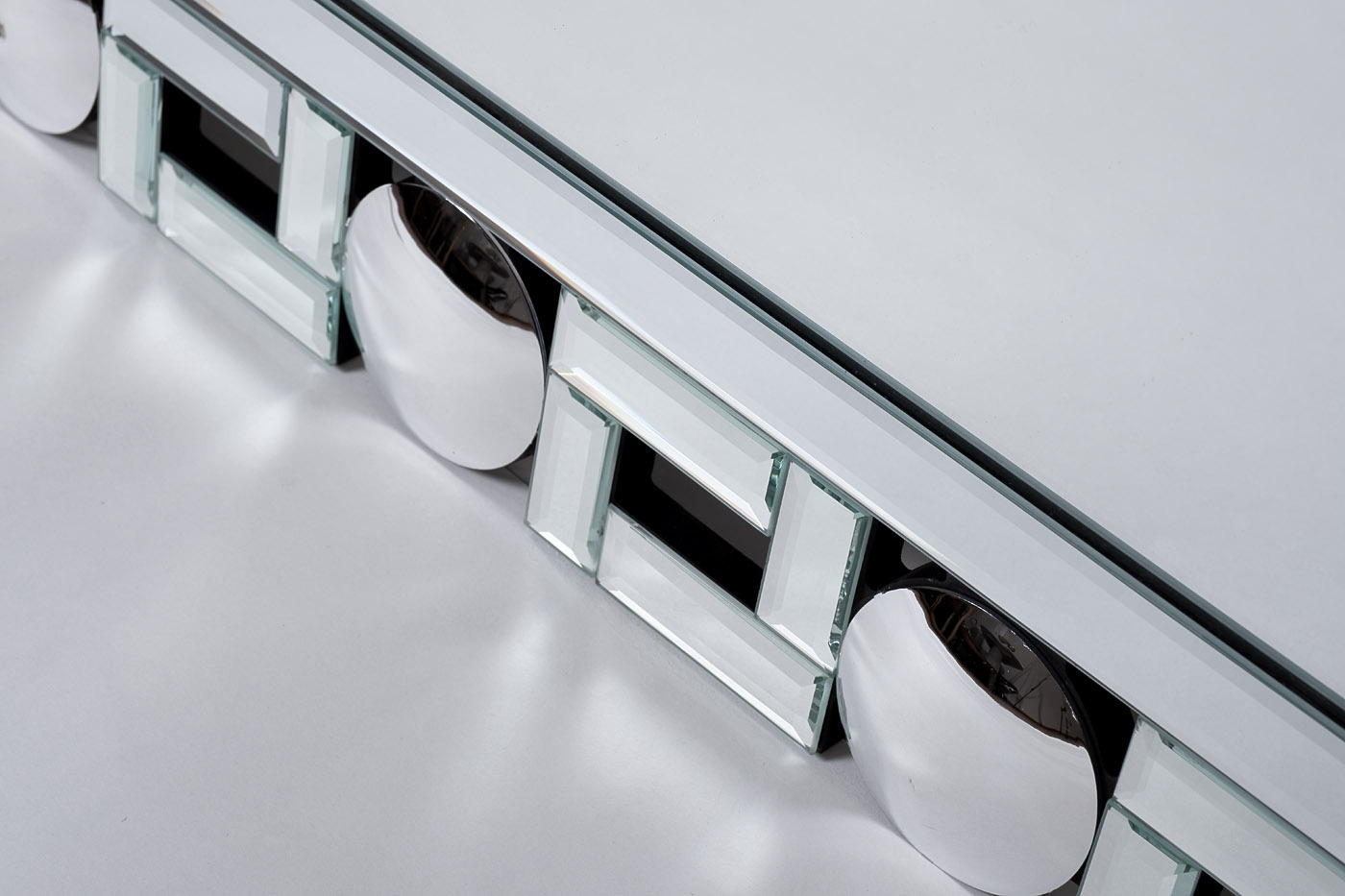 Зеркало прямоугольное в раме с зеркальными вставками Garda Decor 50SX-9302