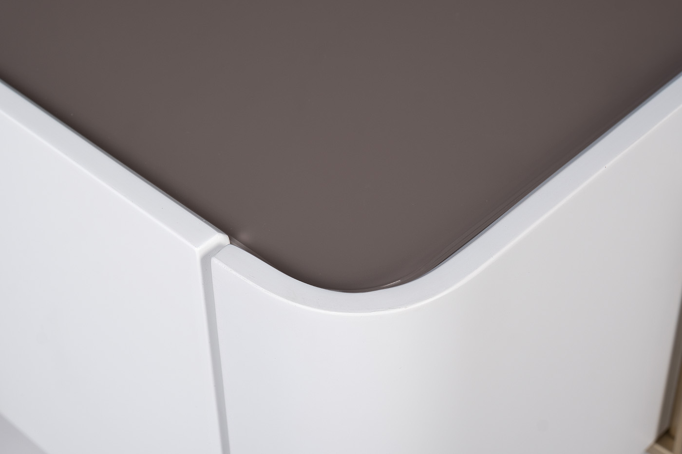 Тумбочка светлая с металлическим каркасом Garda Decor 77IP-20863