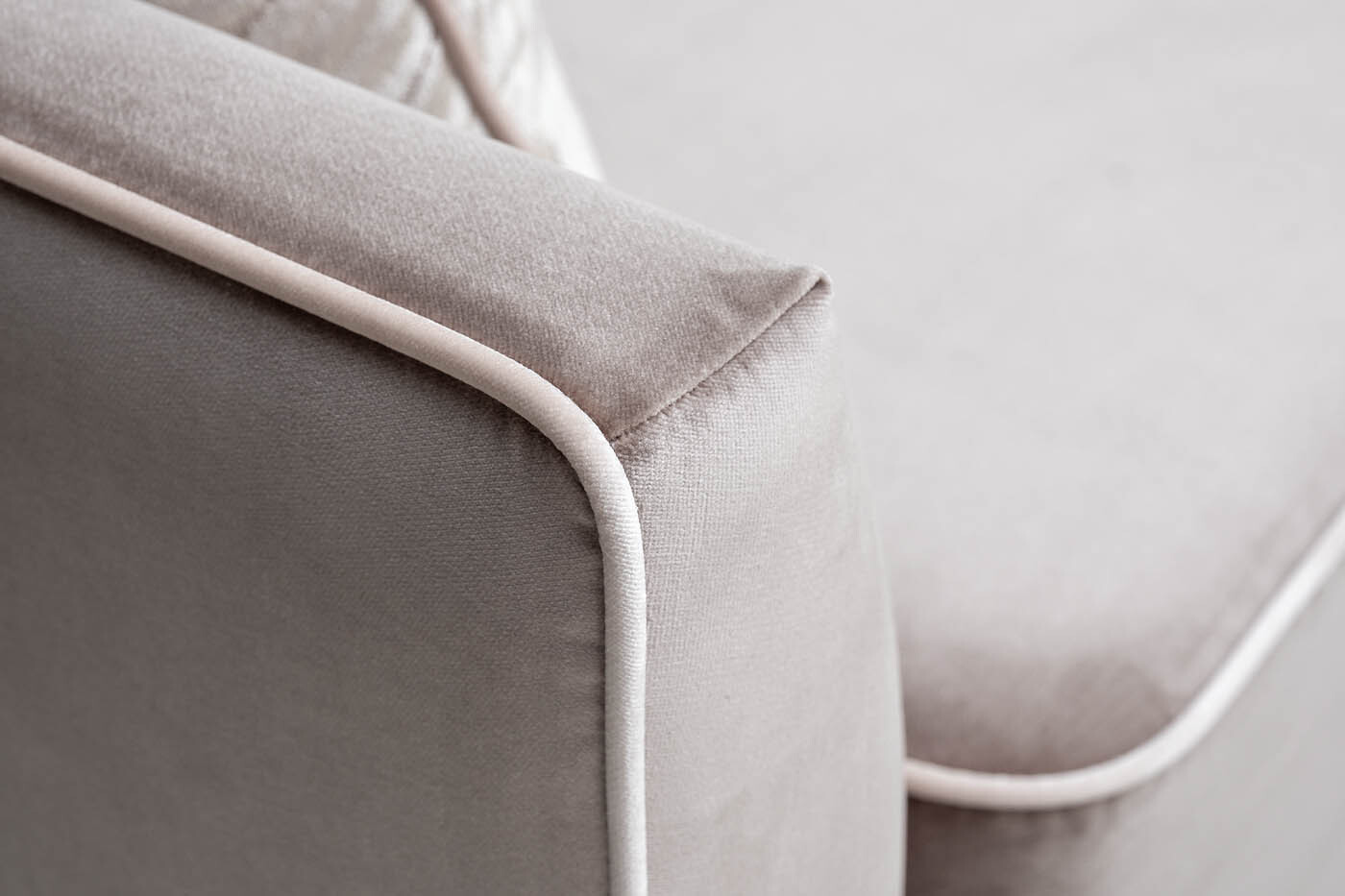 Диван Mores трехместный раскладной вельвет бежевый Garda Decor MORES(K)-2K-СЕРО-БЕЖ-Velv SBEG+Velv ECRU+Umbr SBEG