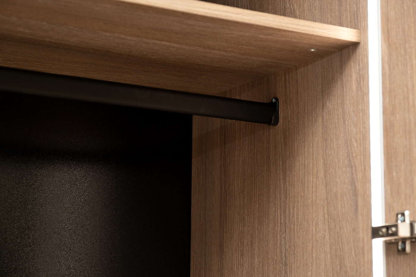 Шкаф двудверный с выдвижными ящиками цвет дуб Garda Decor GD-10012/1-3(тонировка)