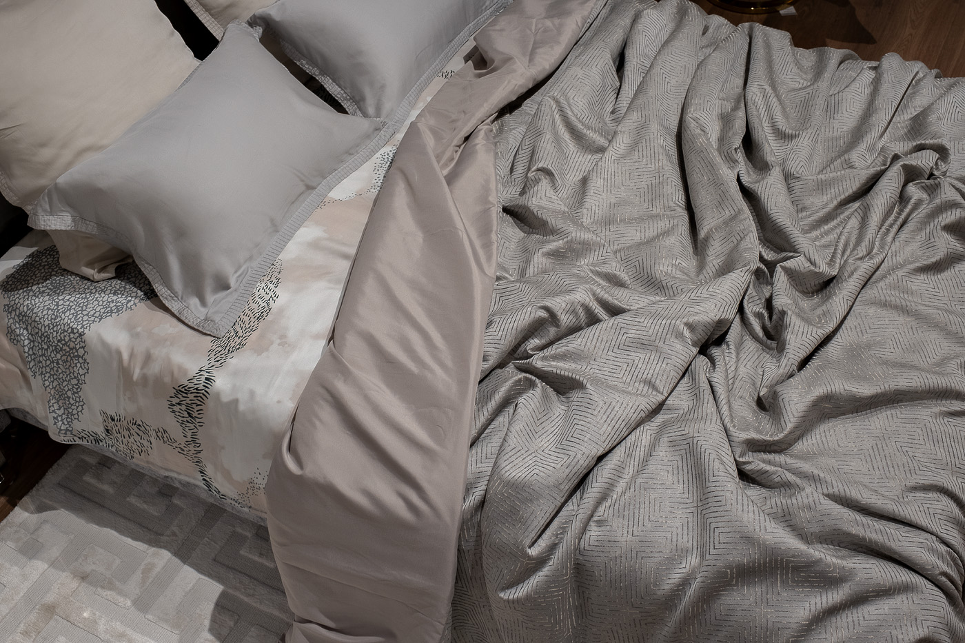 Покрывало Gloss 260х260см серое Garda Decor 121GD-12112