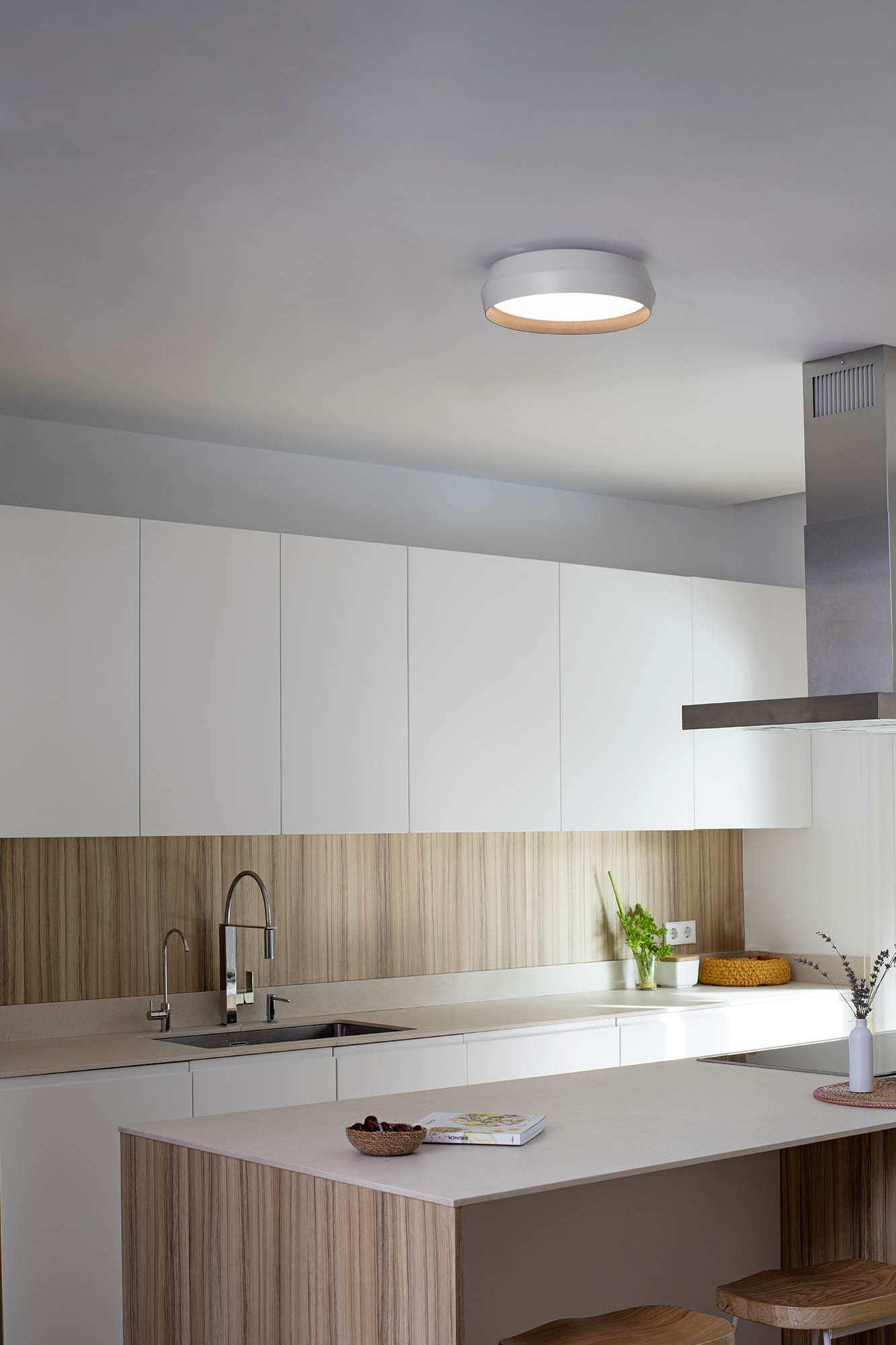 Shoku 350 Настенный/потолочный светильник белый/черный LED 24W 2700K DIM Faro