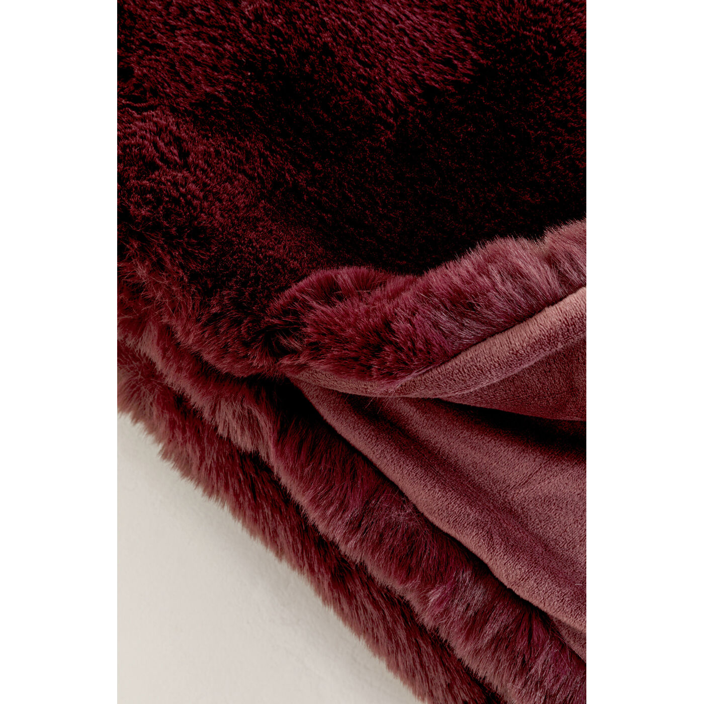 Плед Mika Aubergine 150x200cm KARE 57530