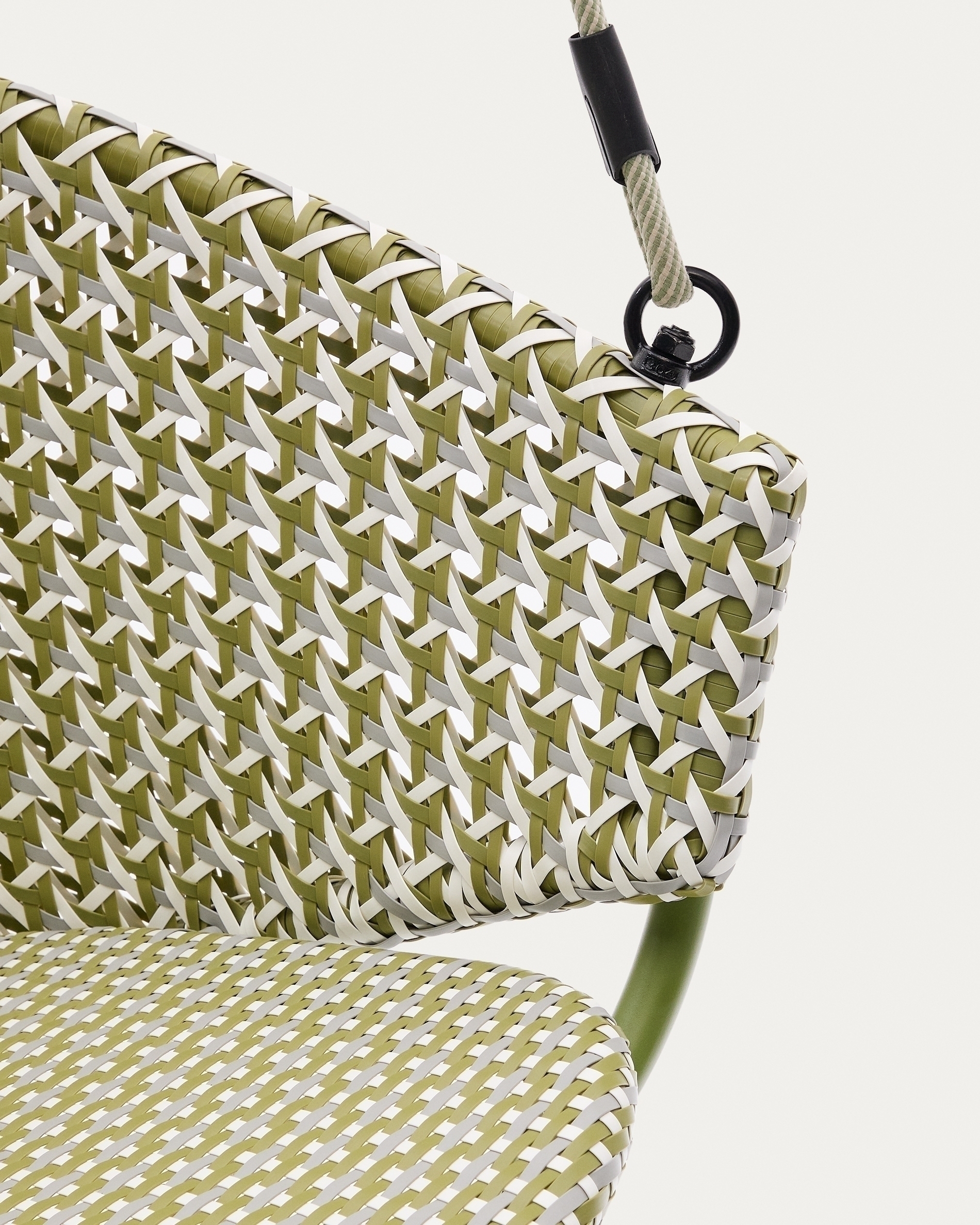 Подвесное кресло Saliga зеленого цвета из алюминия и искусственного ротанга La Forma (ex Julia Grup)