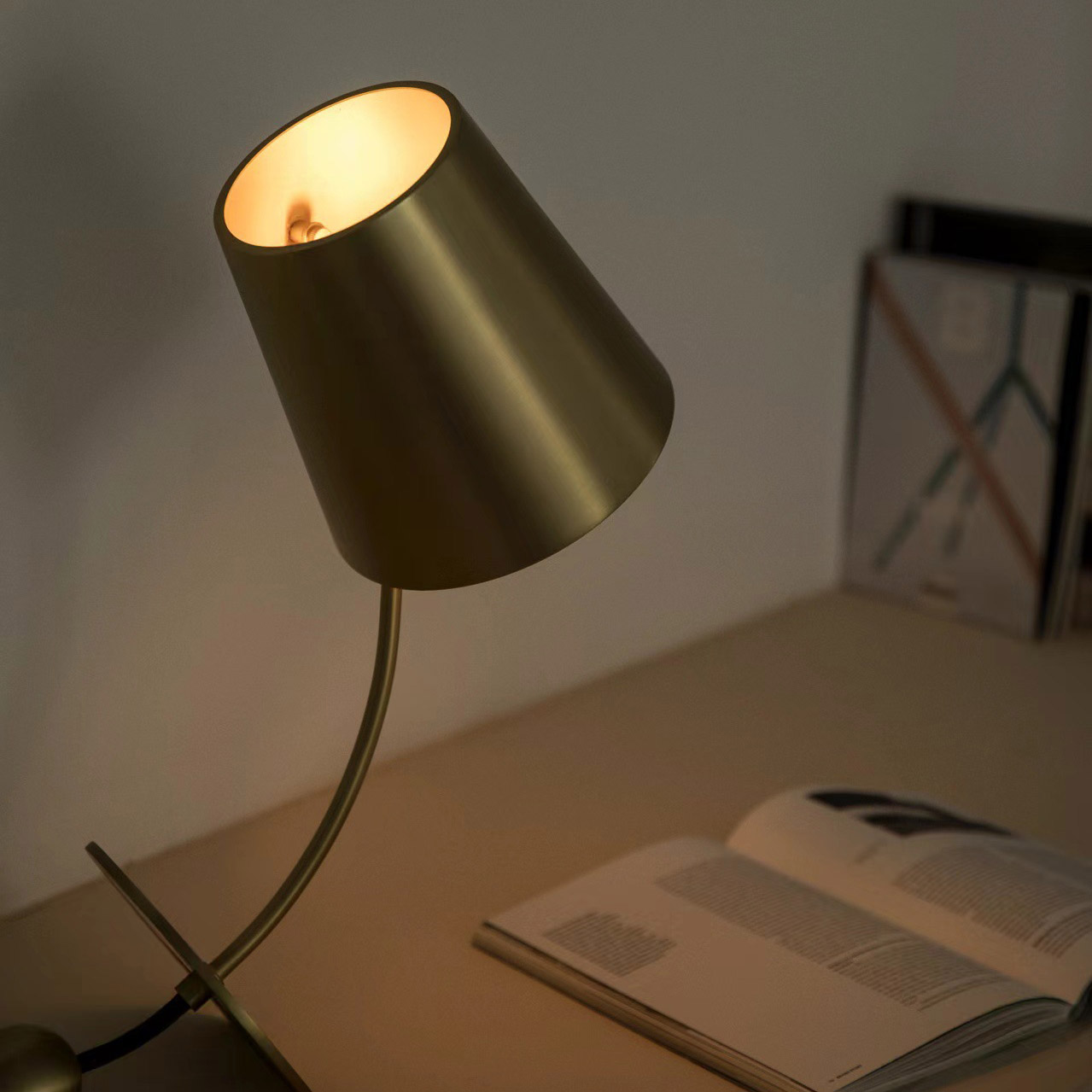 Настольная лампа TANGO by ImperiumLoft