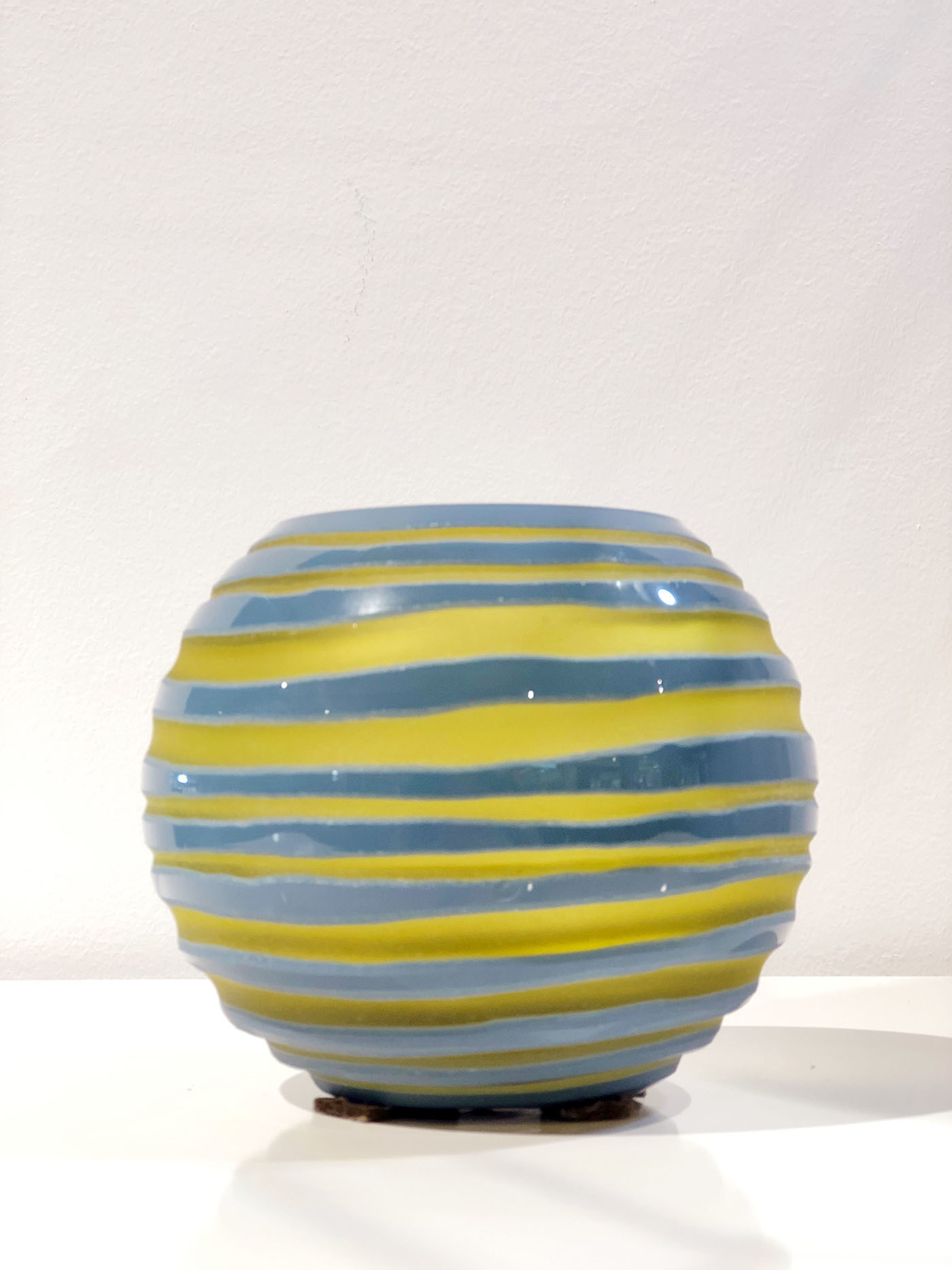 Ваза Striation 34126 KARE