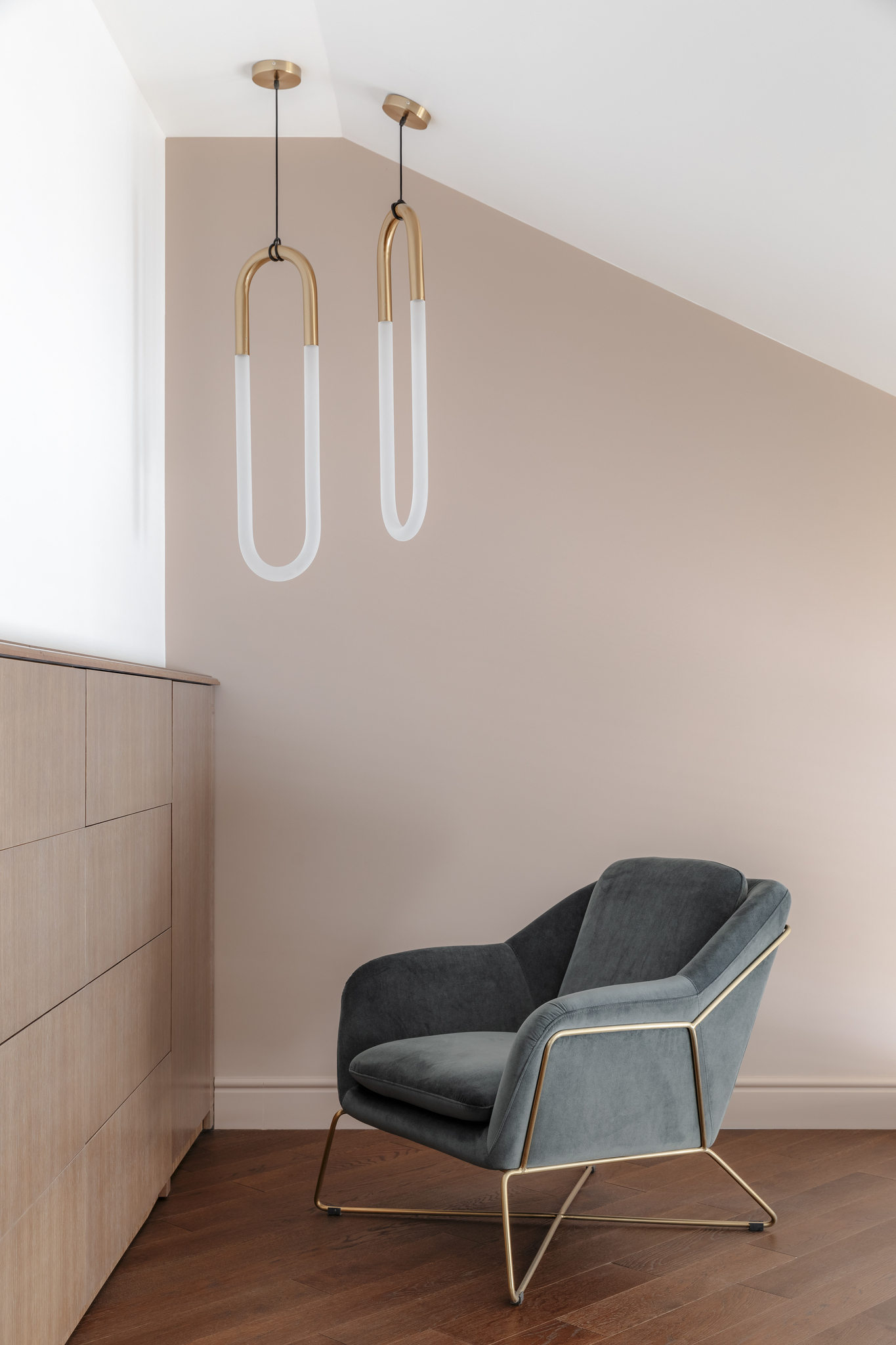 Кресло на металлическом каркасе велюровое серо-зеленое Garda Decor 46AS-AR2976-GR