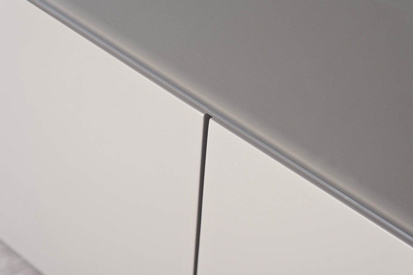 Тумба под телевизор со стеклянной столешницей Garda Decor 58DB-19011