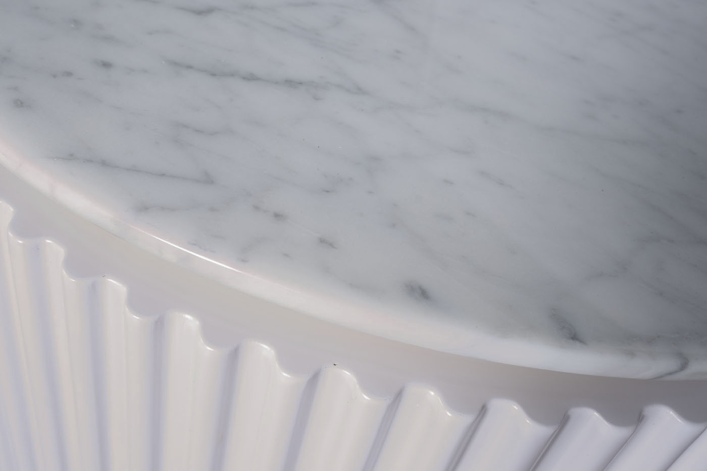 Тумба под телевизор с мраморной столешницей Garda Decor 77IP-GD010-TV