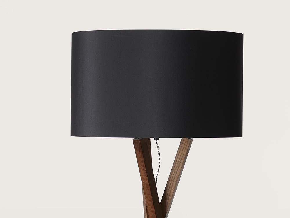 Торшер Cot с черным абажуром Aromas del Campo