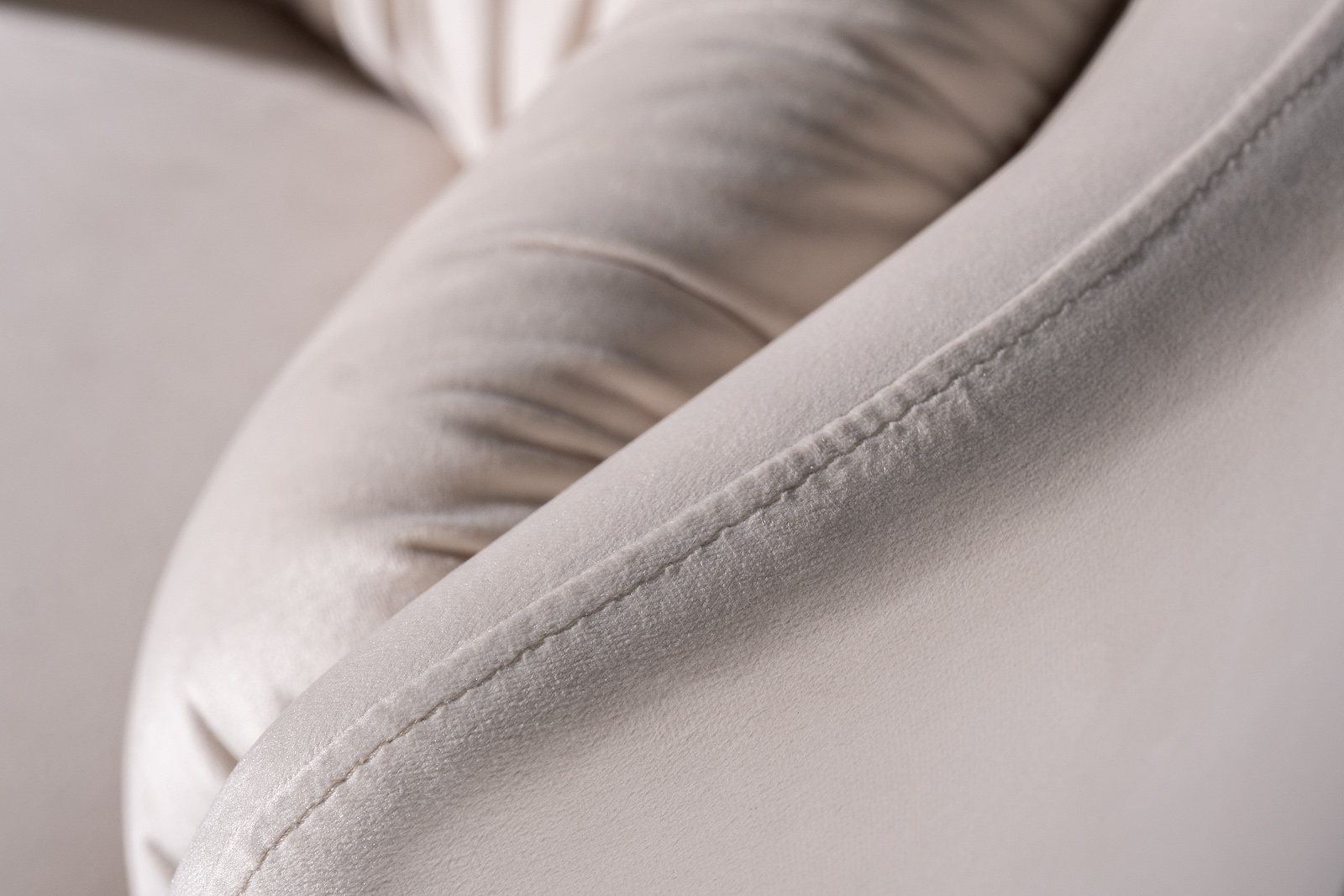 Кресло поворотное велюр кремовый 76*72*71 Garda Decor ZW-06101