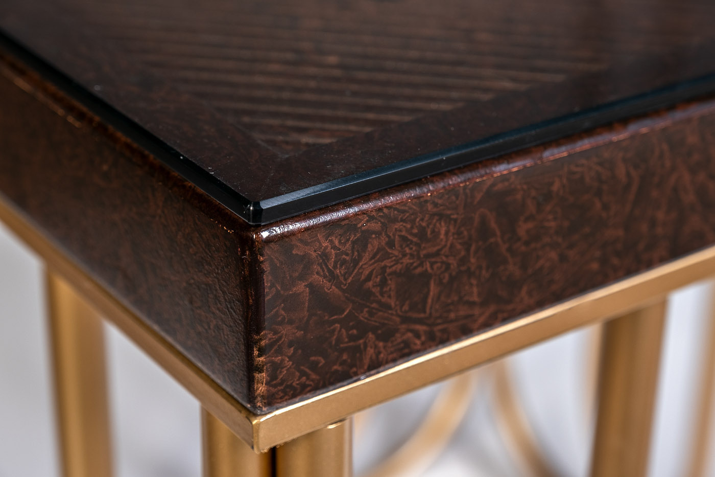 Столик журнальный квадратный вишнево-золотой Garda Decor ART-2706-ET