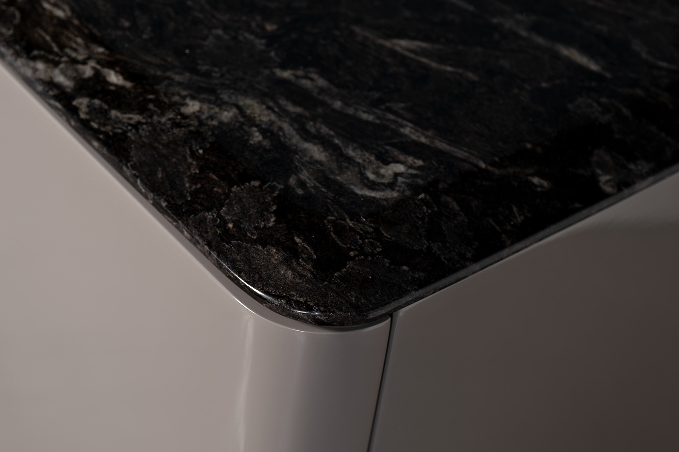 Тумба под телевизор с мраморной столешницей Garda Decor 58DB-20211