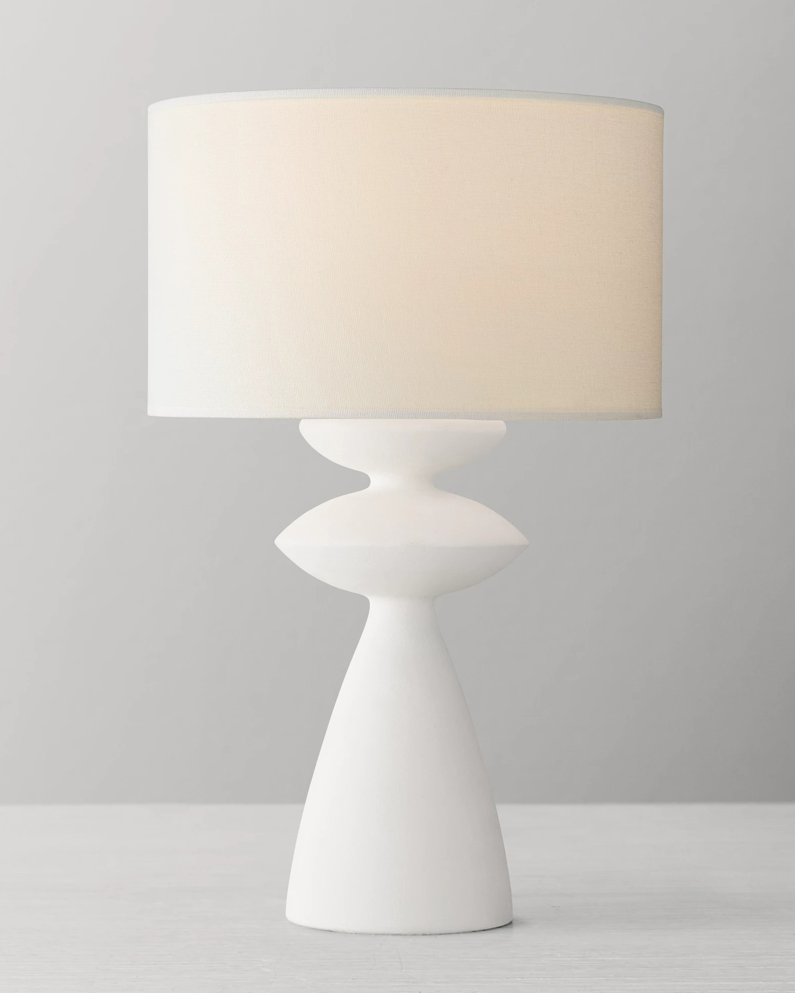 Белая настольная лампа Анза Louvre Home P3115TA