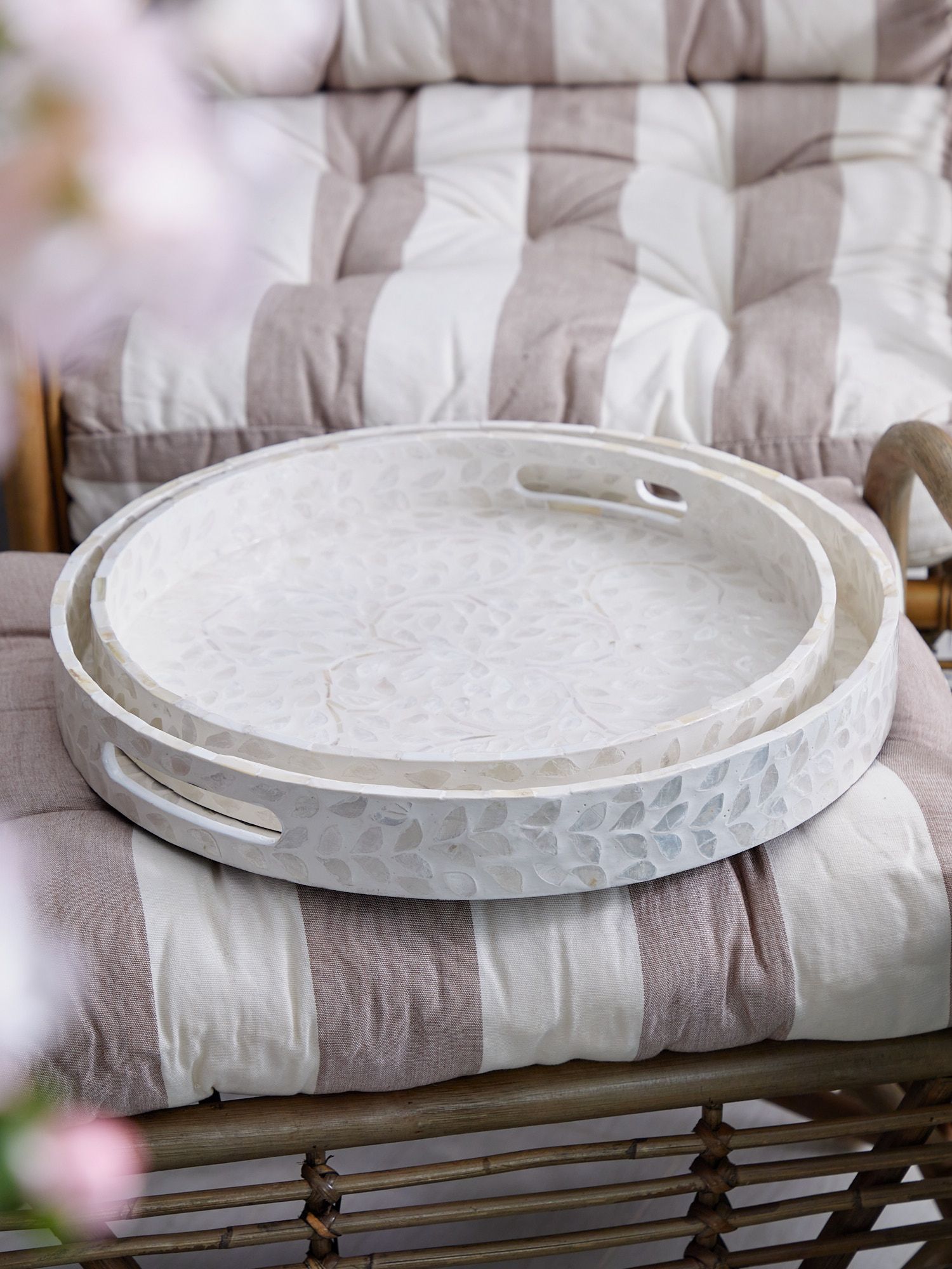 Подносы декоративные с отделкой раковинами устриц, набор Glasar 67-026