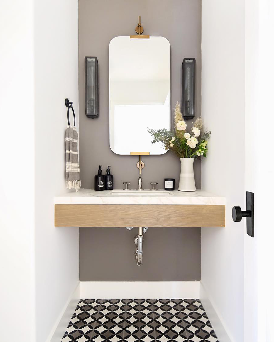 Золотое настенное зеркало Линарес Louvre Home LHDWM281723ZYH