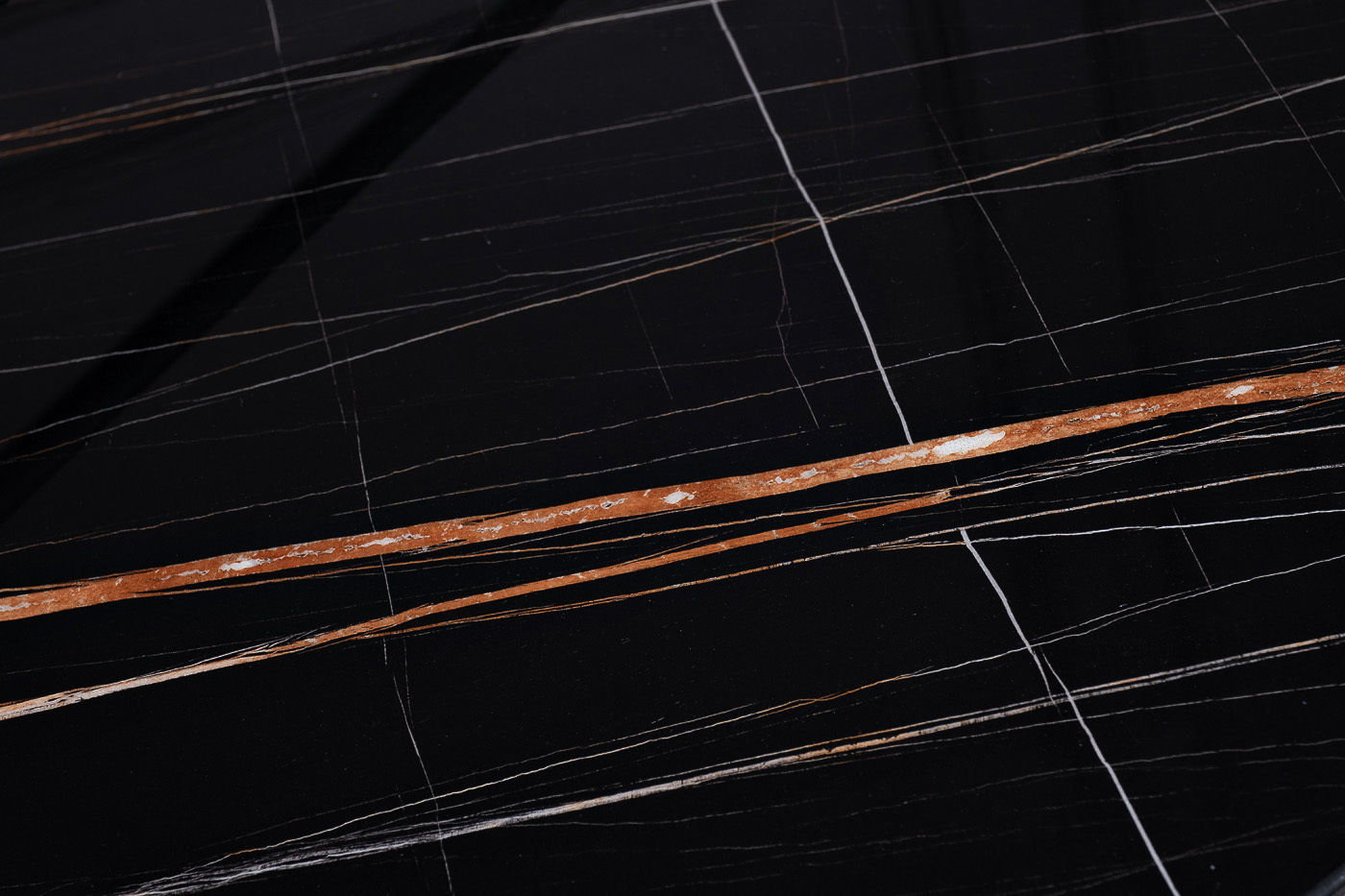 Стол журнальный круглый с полкой черный Garda Decor 30B-872 BL