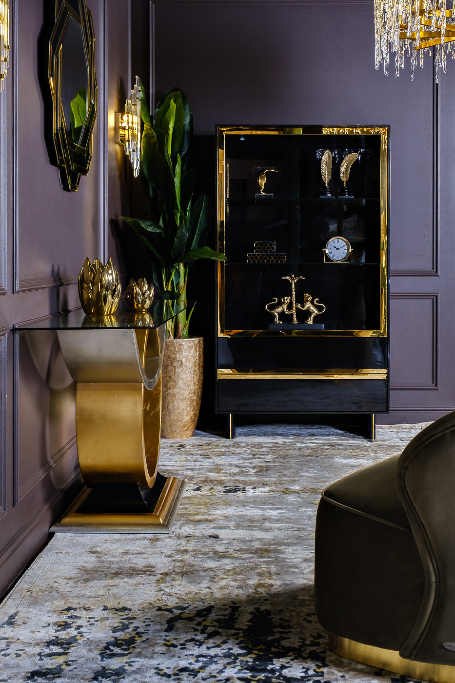 Витрина темный шпон/лак/золото Garda Decor 84HB-297VITR