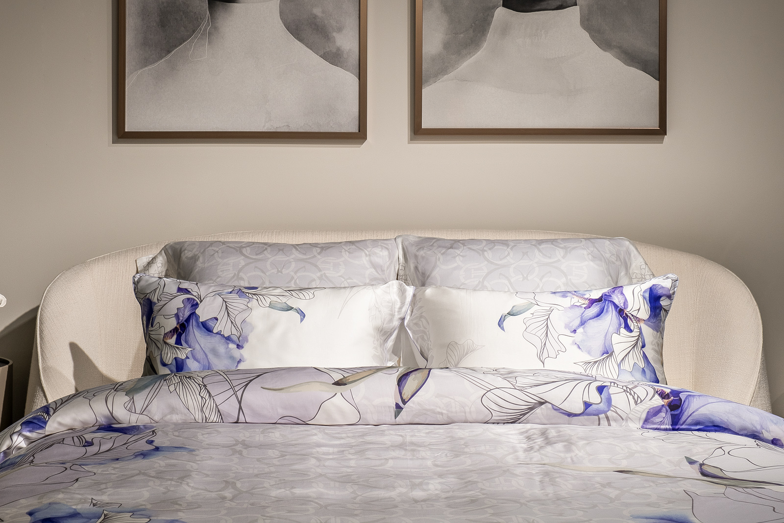 Комплект постельного белья Ирисы, тенсель (145*210-1шт, 50*70-2шт) Garda Decor 180JOD-18031