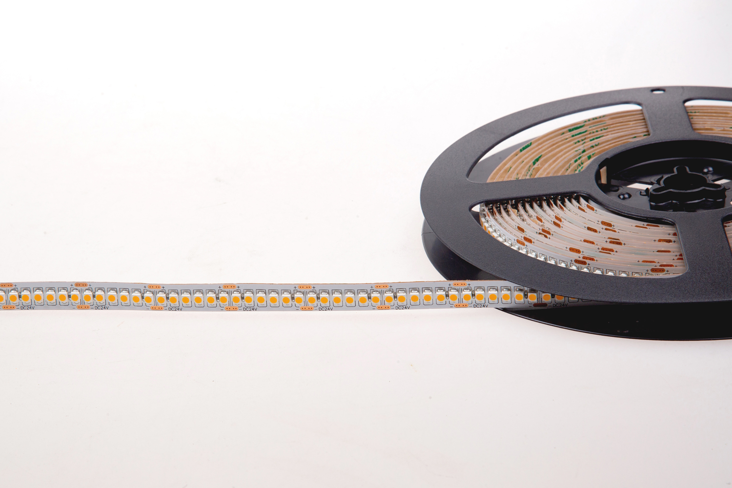 Светодиодная лента Donolux DN18331WWRA95