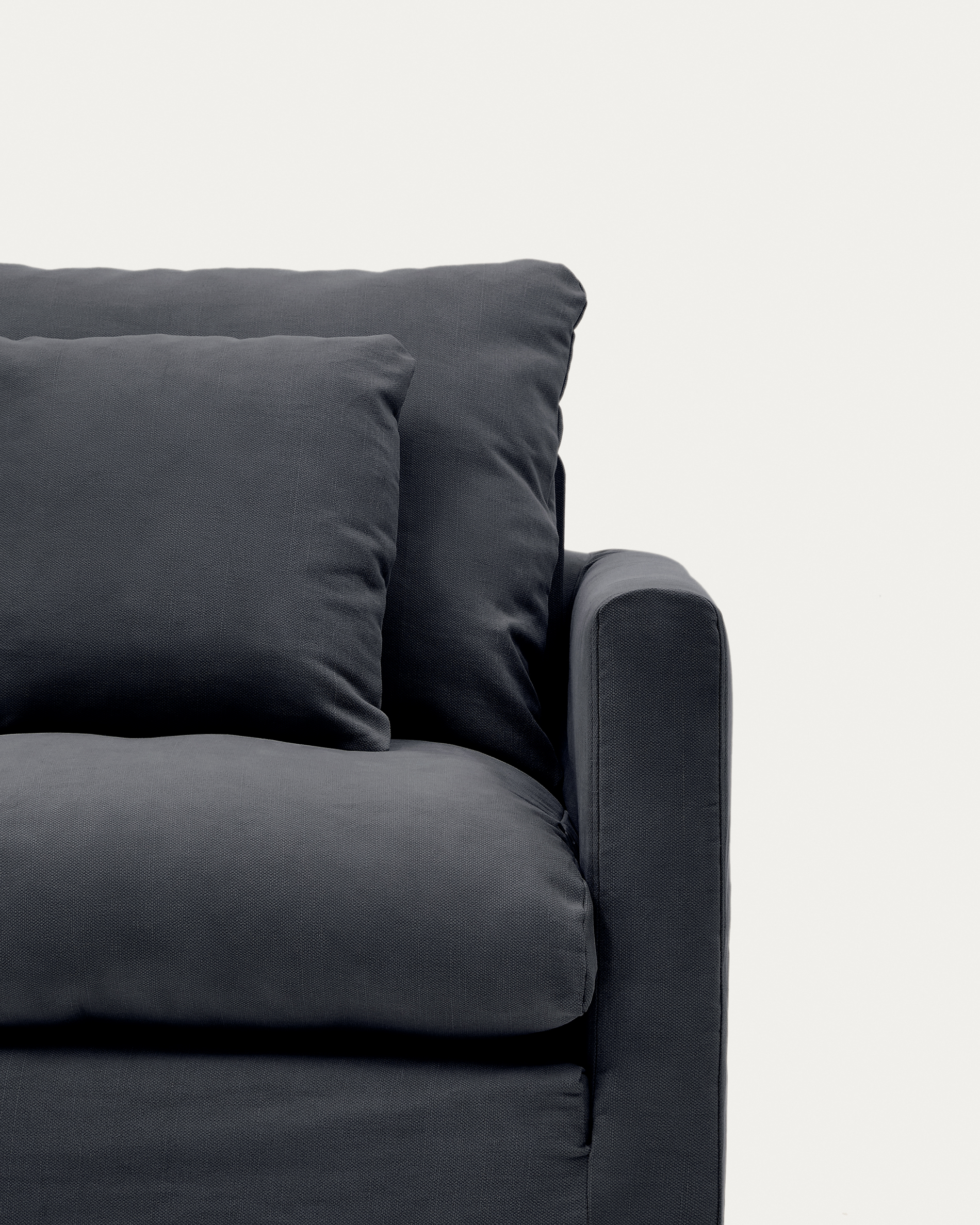 A cover designed to keep your Nora amchair in brand-new condition. Made from linen and cotton fabri La Forma 193958