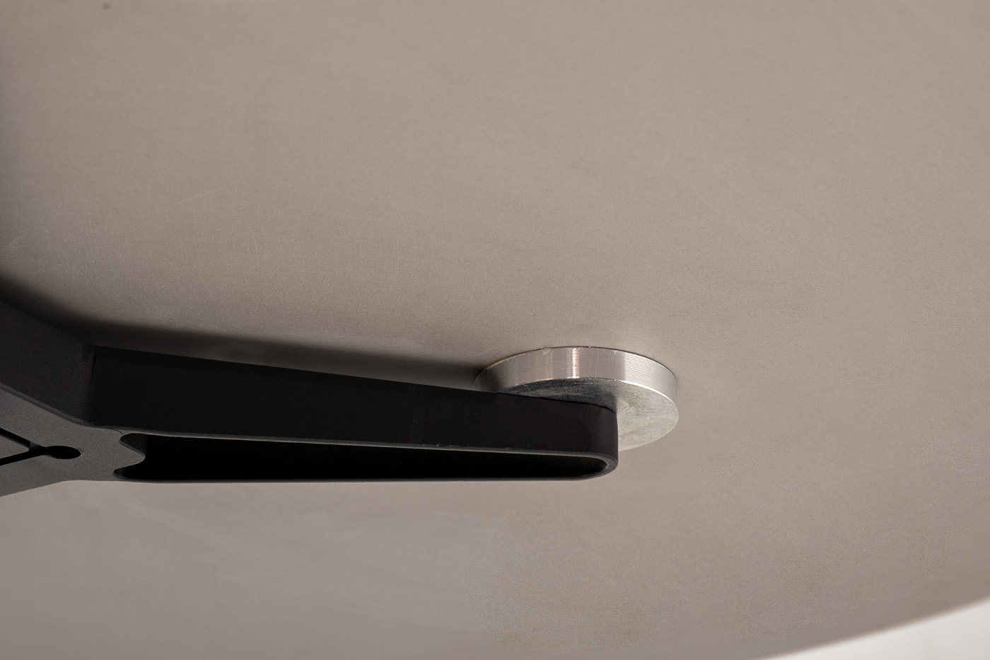 Стол уличный Нью Фридом серый Garda Decor 39AR-STOL-T285 Стол уличный Нью Фридом серый Garda Decor 39AR-STOL-T285