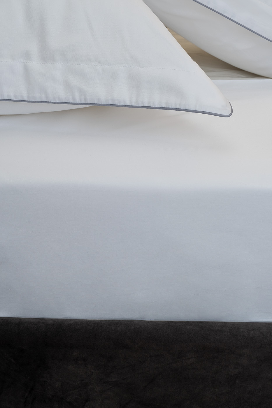 Простыня сатиновая 240х250см белая Garda Decor 107TD-D002G -PROS BEL