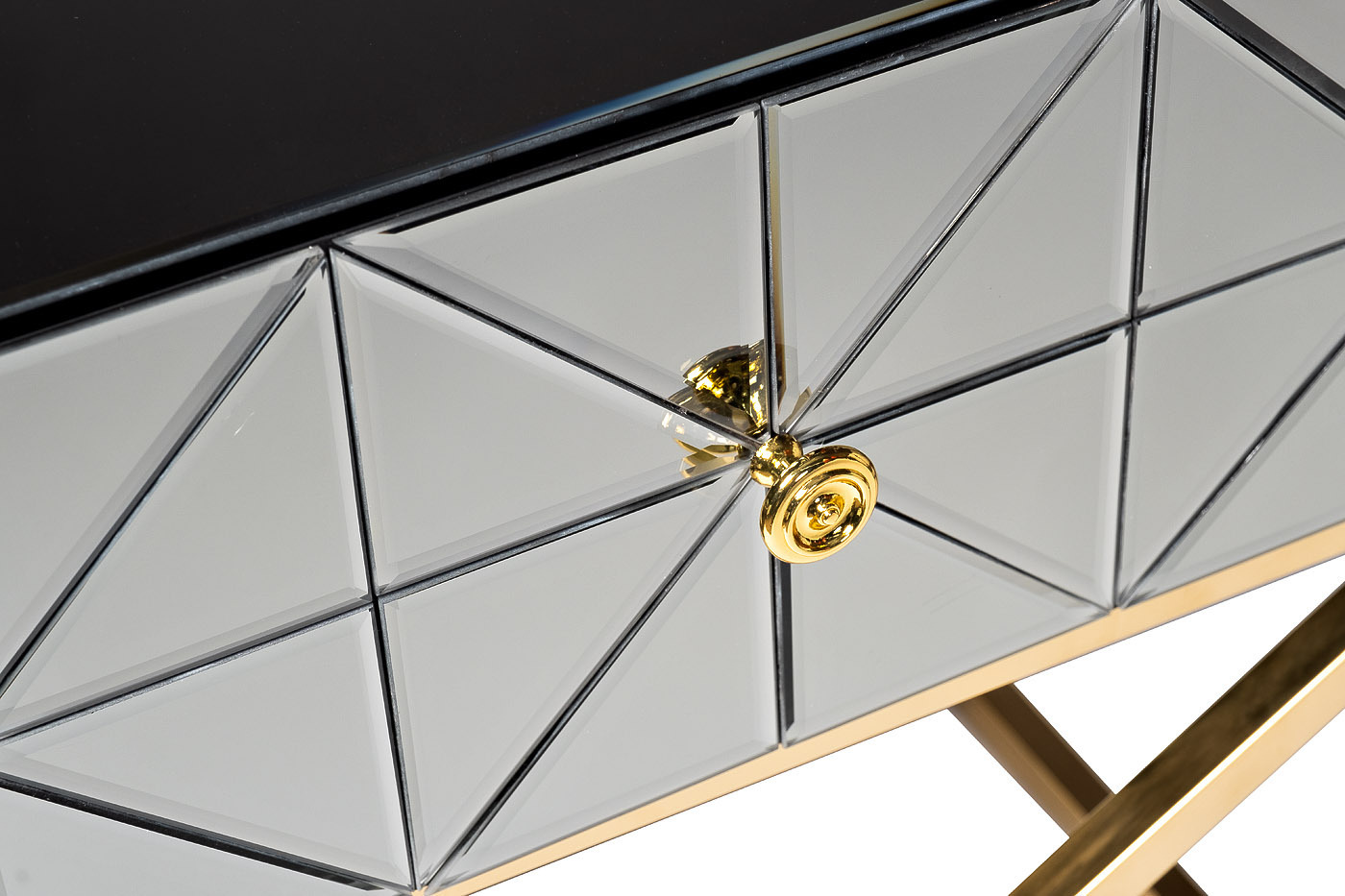 Тумбочка зеркальная с выдвижным ящиком Garda Decor KFG090