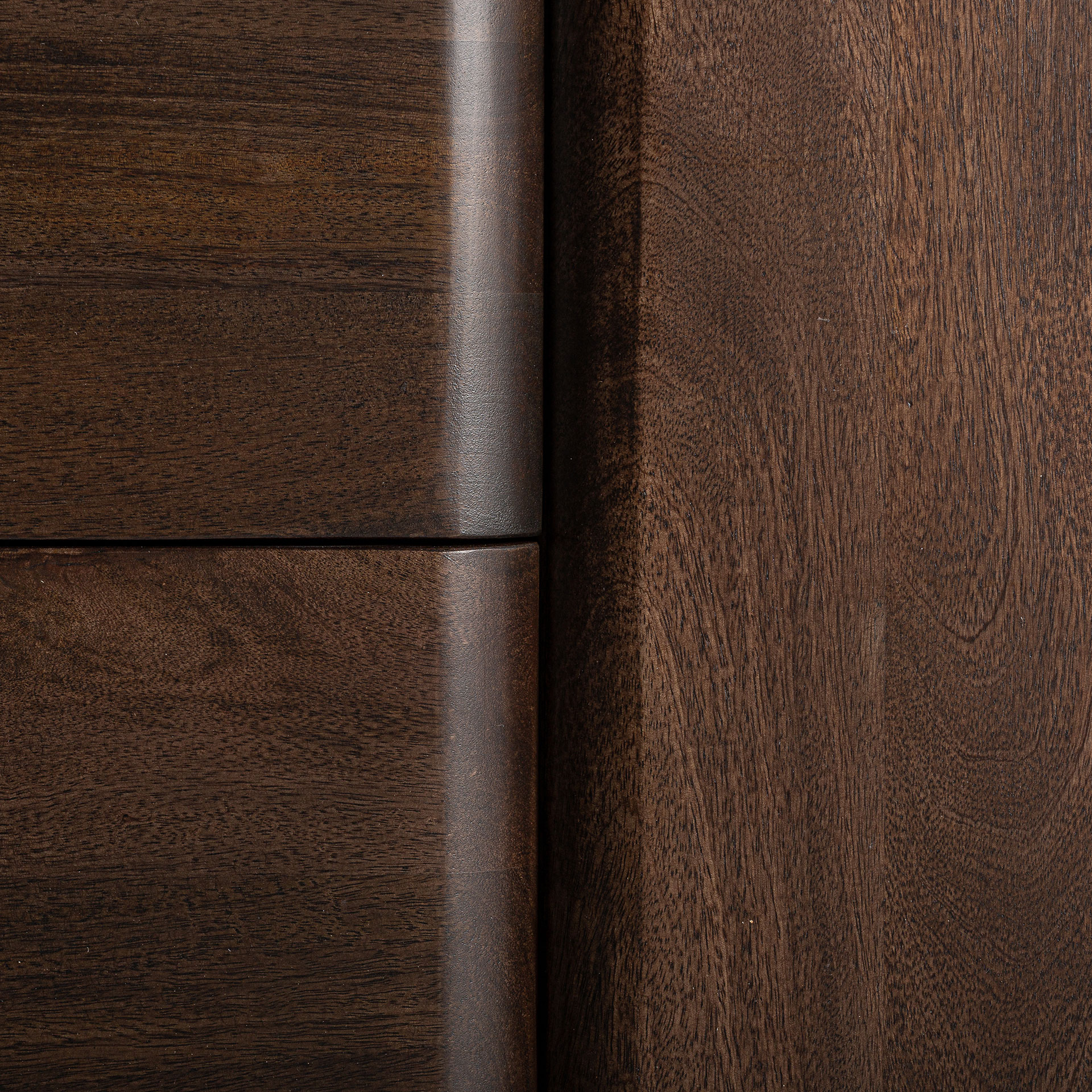 Сервант Craig Vical