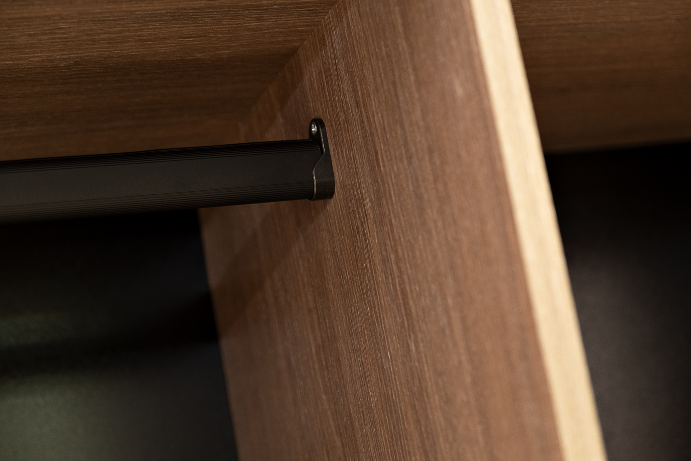 Шкаф двудверный с полками цвет дуб Garda Decor GD-10013/2-3(глухой)