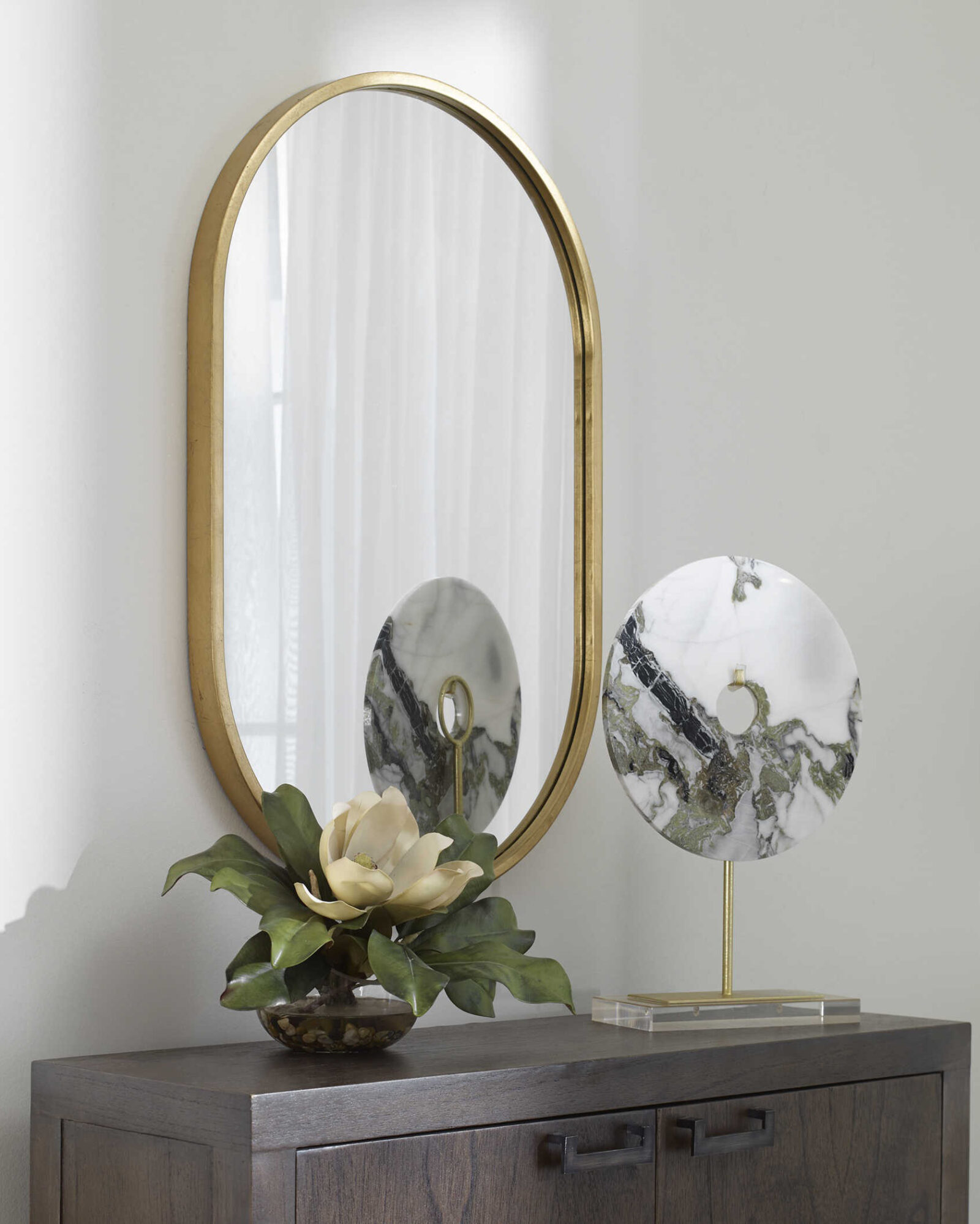 Золотое настенное зеркало Хоггарт Louvre Home LHDWM010124RJ