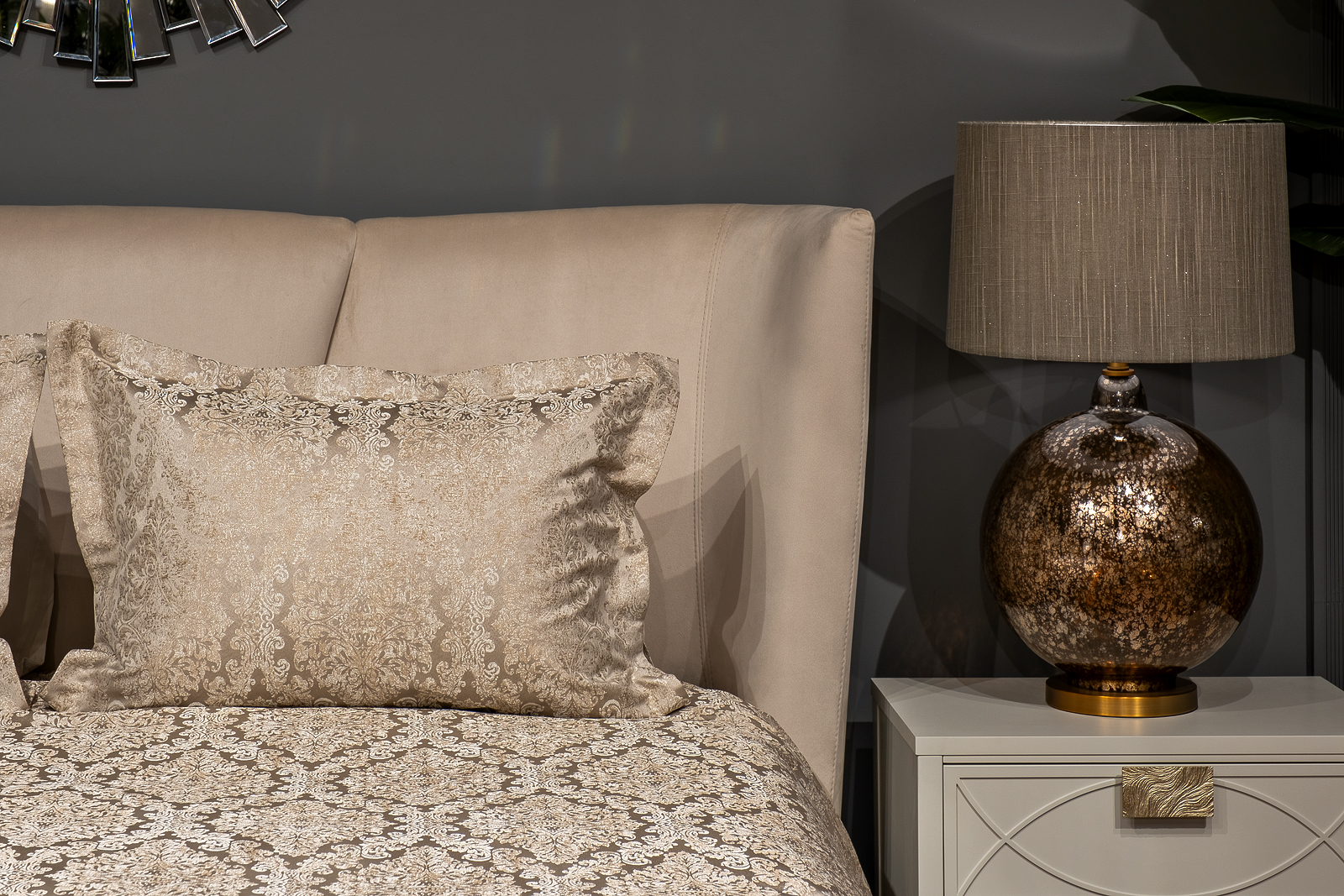 Комплект с покрывалом и двумя наволочками бежевый Garda Decor 121GD-12125