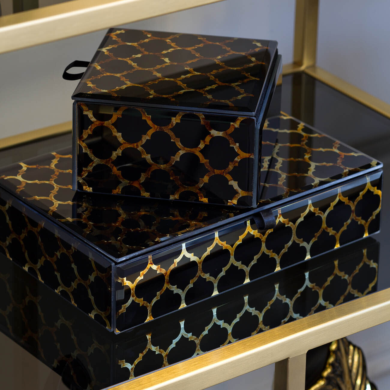 Шкатулка стеклянная золотистая Garda Decor KFJ314