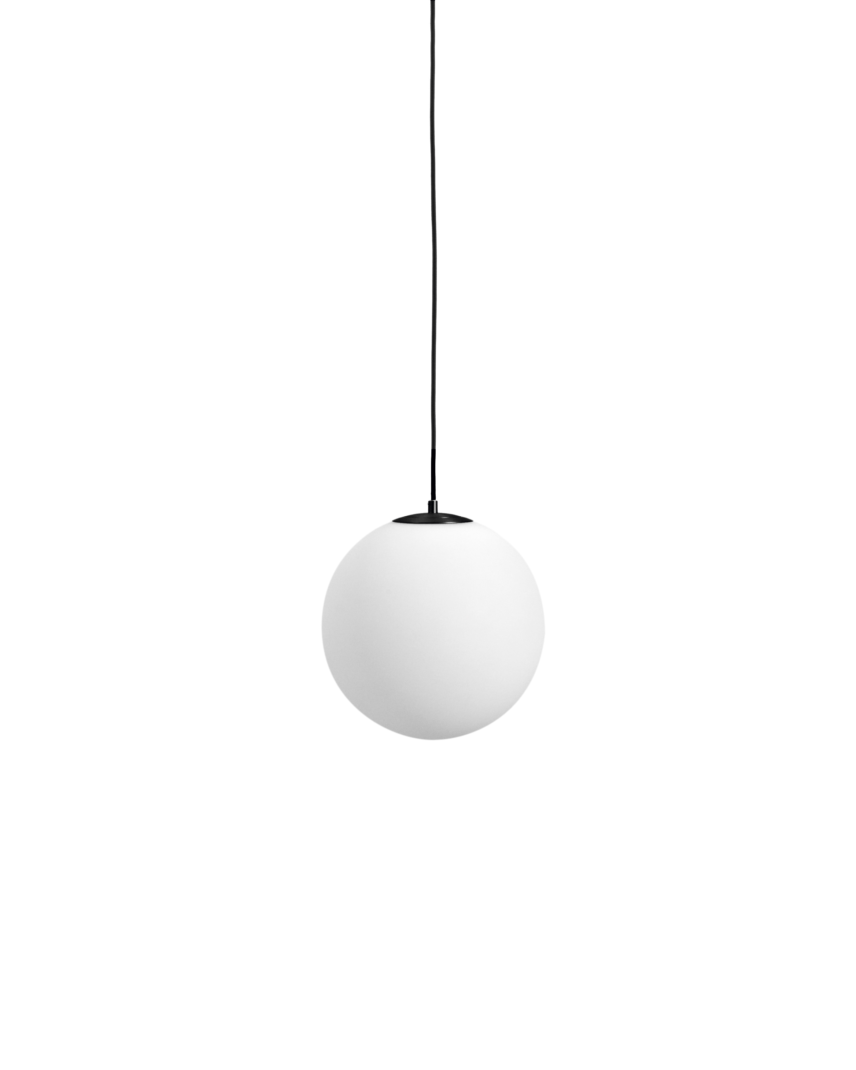 Подвесной светильник Brisia из черного металла с матовым стеклянным шаром Ø30 La Forma 459029