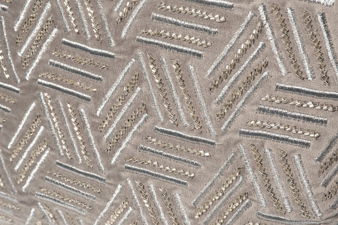 Подушка декоративная с бисером "Плетенка" серебро Garda Decor 70SW-20310