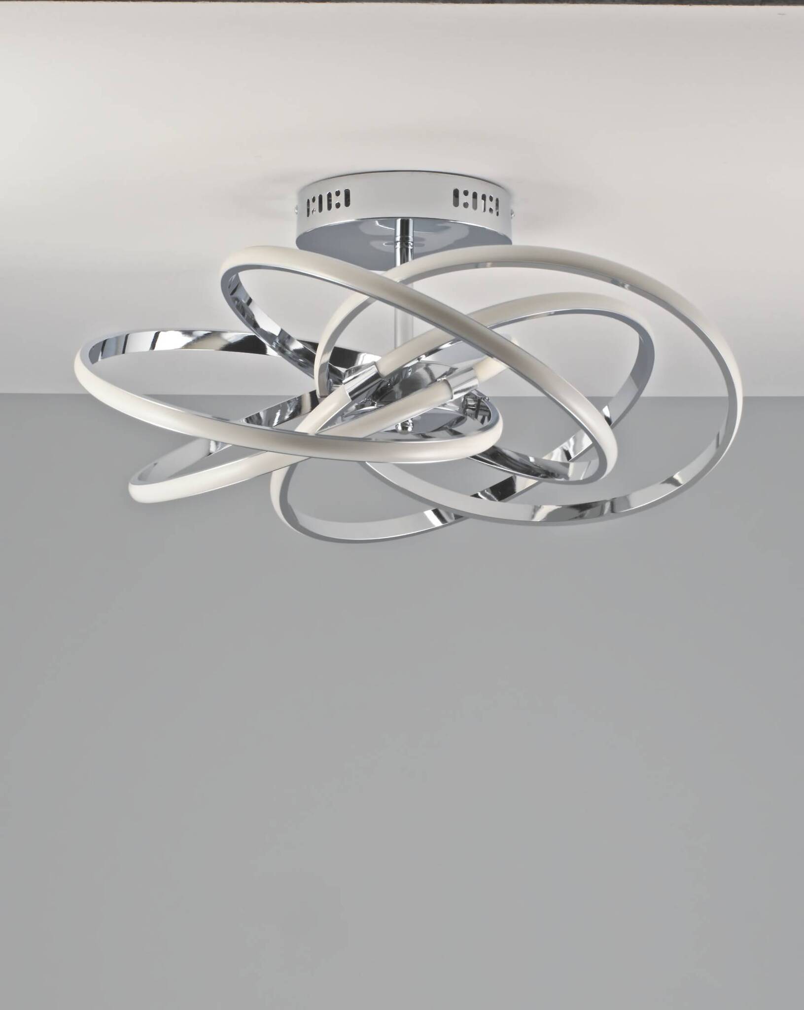 Светодиодная потолочная люстра с пультом Moderli V2830-CL Arrow LED 200W