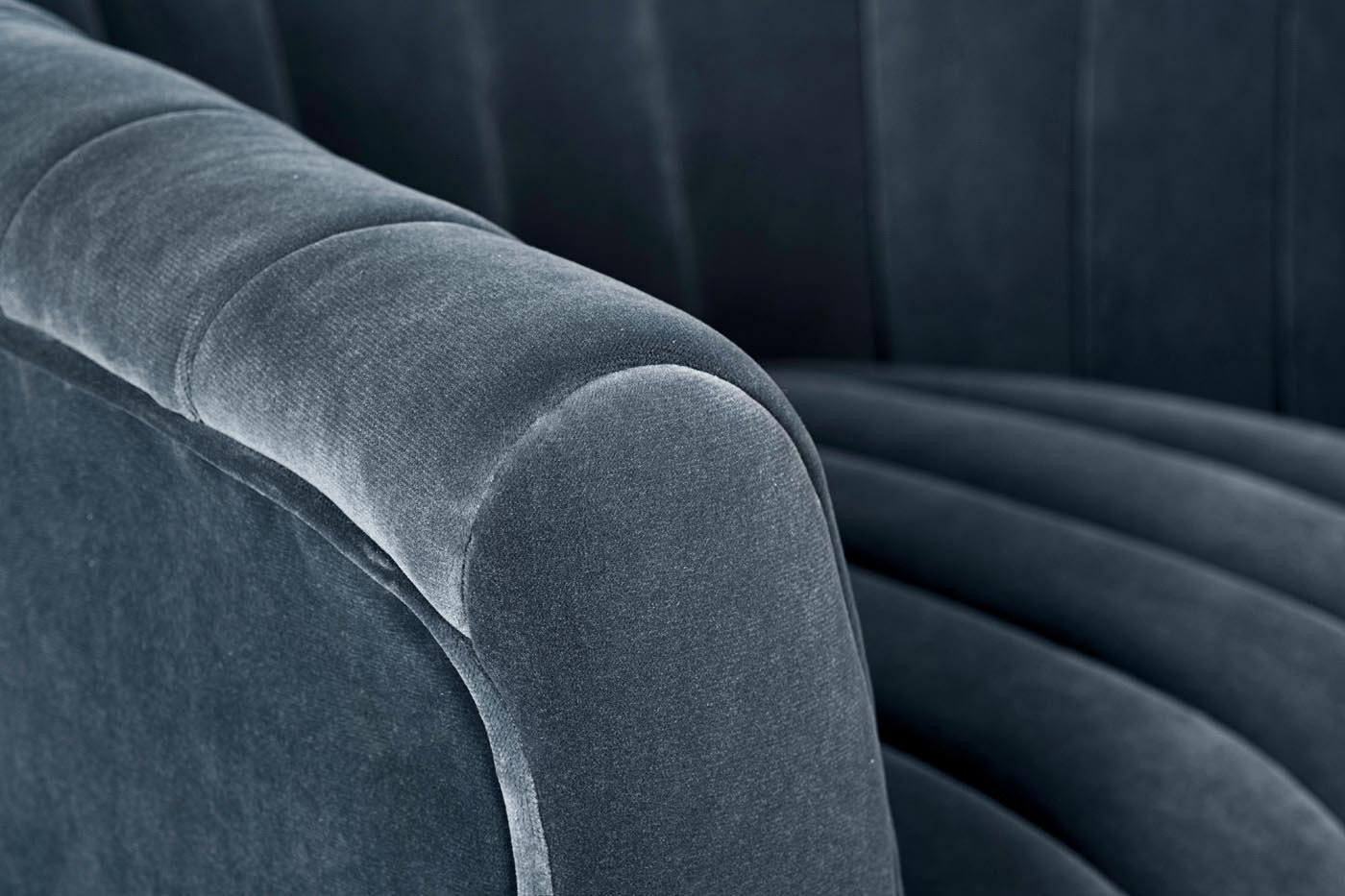 Кресло вращающееся голубое велюровое Garda Decor 48MY-W2588 LTB GO