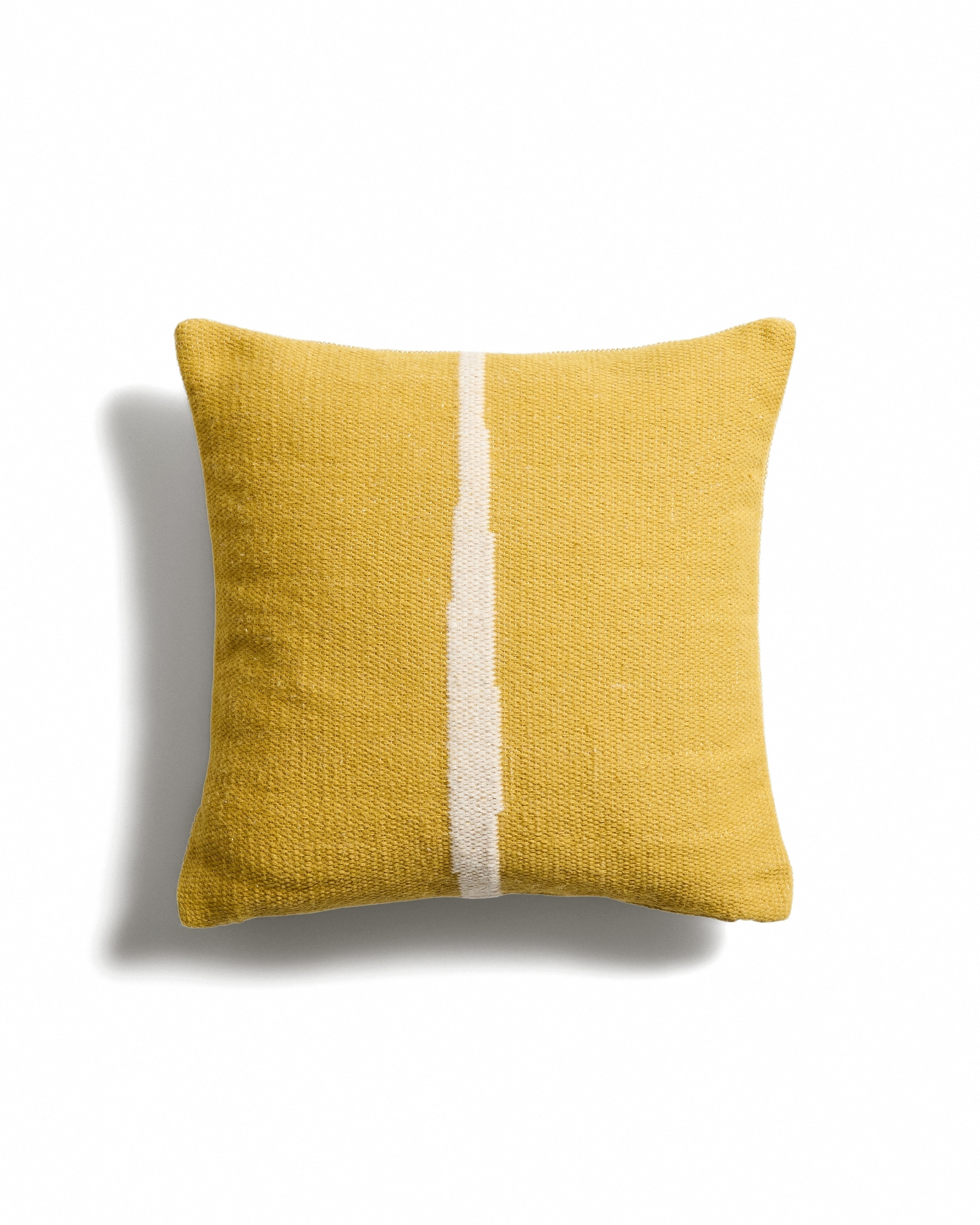 Чехол для подушки Daila желтого цвета 100% ПЭТ с рисунком в стиле икат 50 x 50 см La Forma 481387