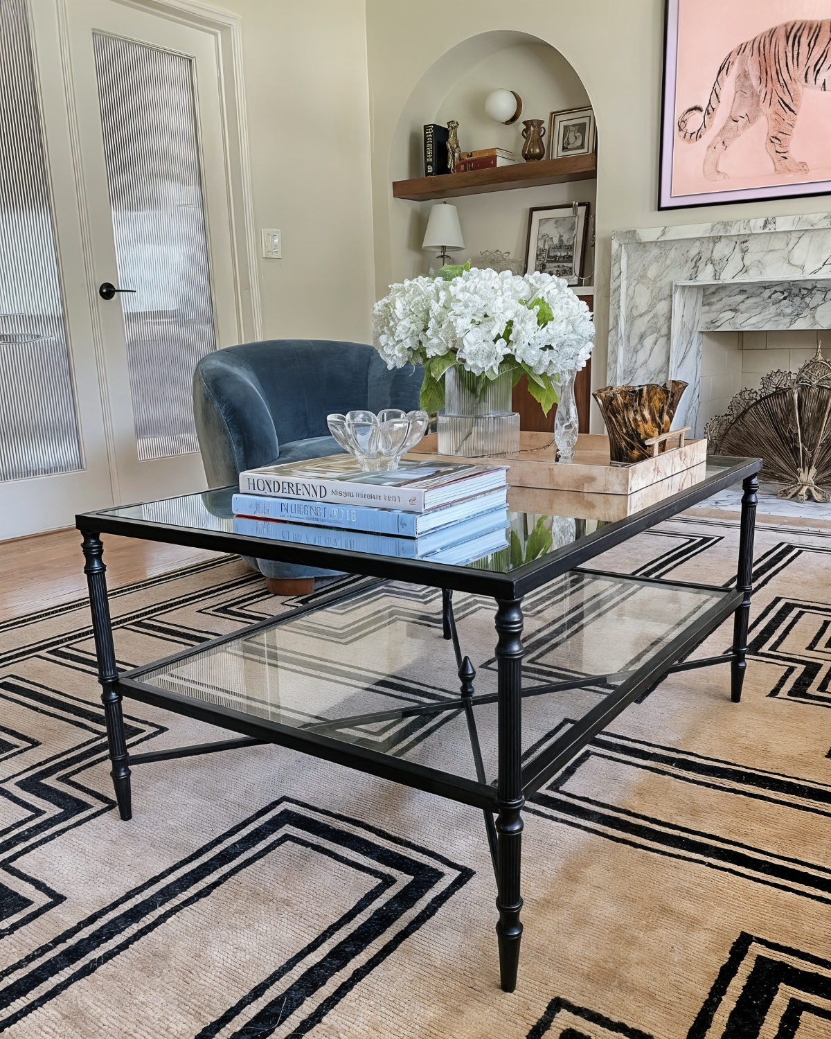 Черный журнальный столик Хьюго Louvre Home LHFCT04927RJ