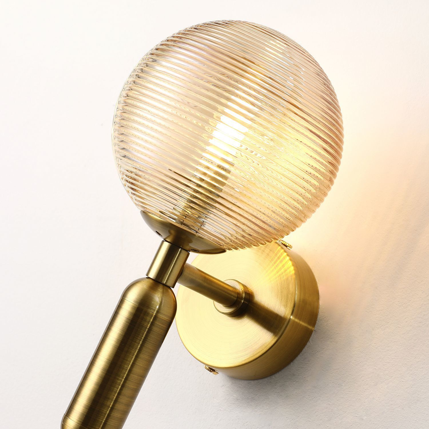 Настенный светильник Favourite 2723-1W