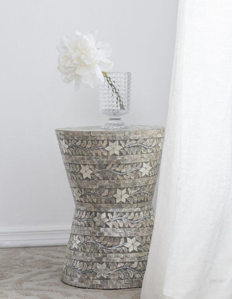 Столик акцентный с отделкой из раковин устриц Glasar 49922