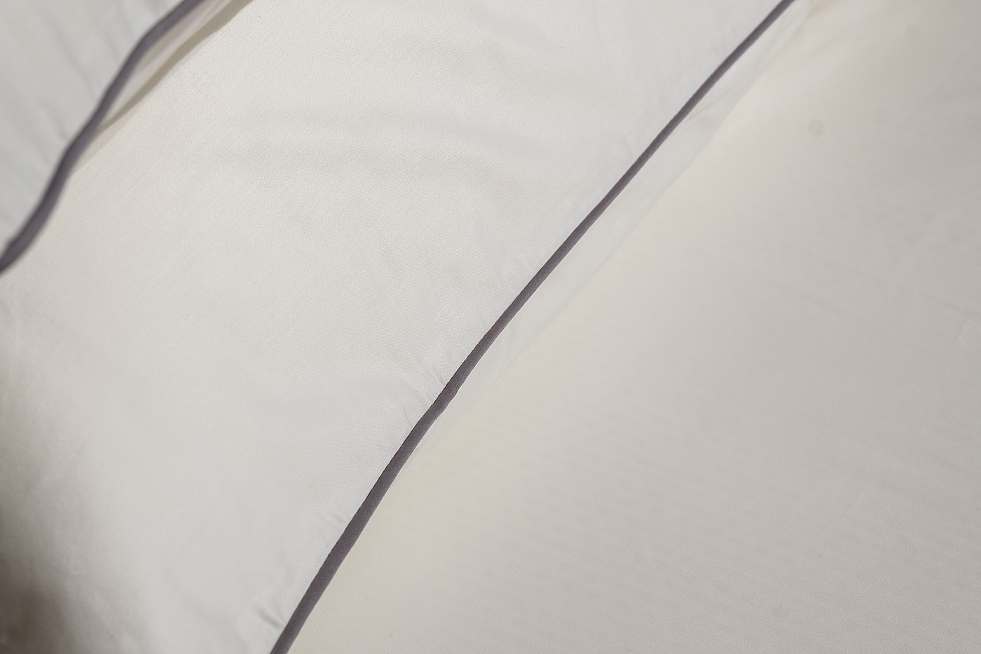 Простыня сатиновая белая Garda Decor 130HB-00025