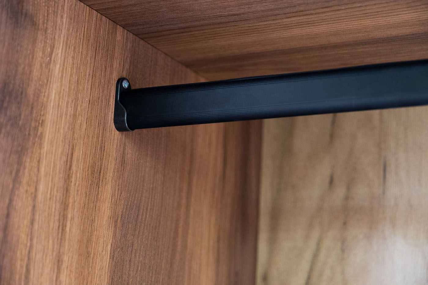 Шкаф-пенал Alto с вешалкой цвет дуб Garda Decor GD-10009-2