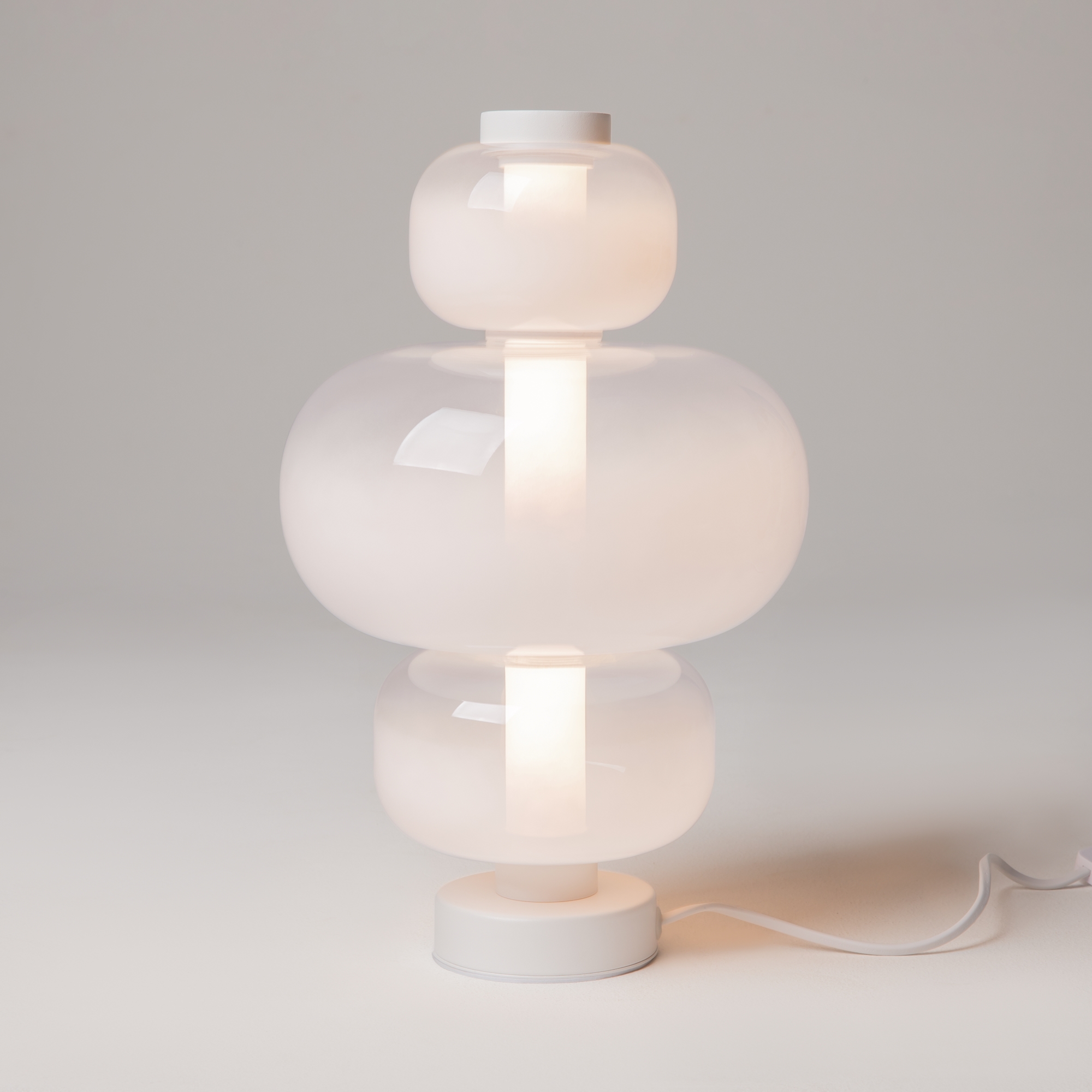 Настольный светильник Maytoni MOD364TL-L15W3K