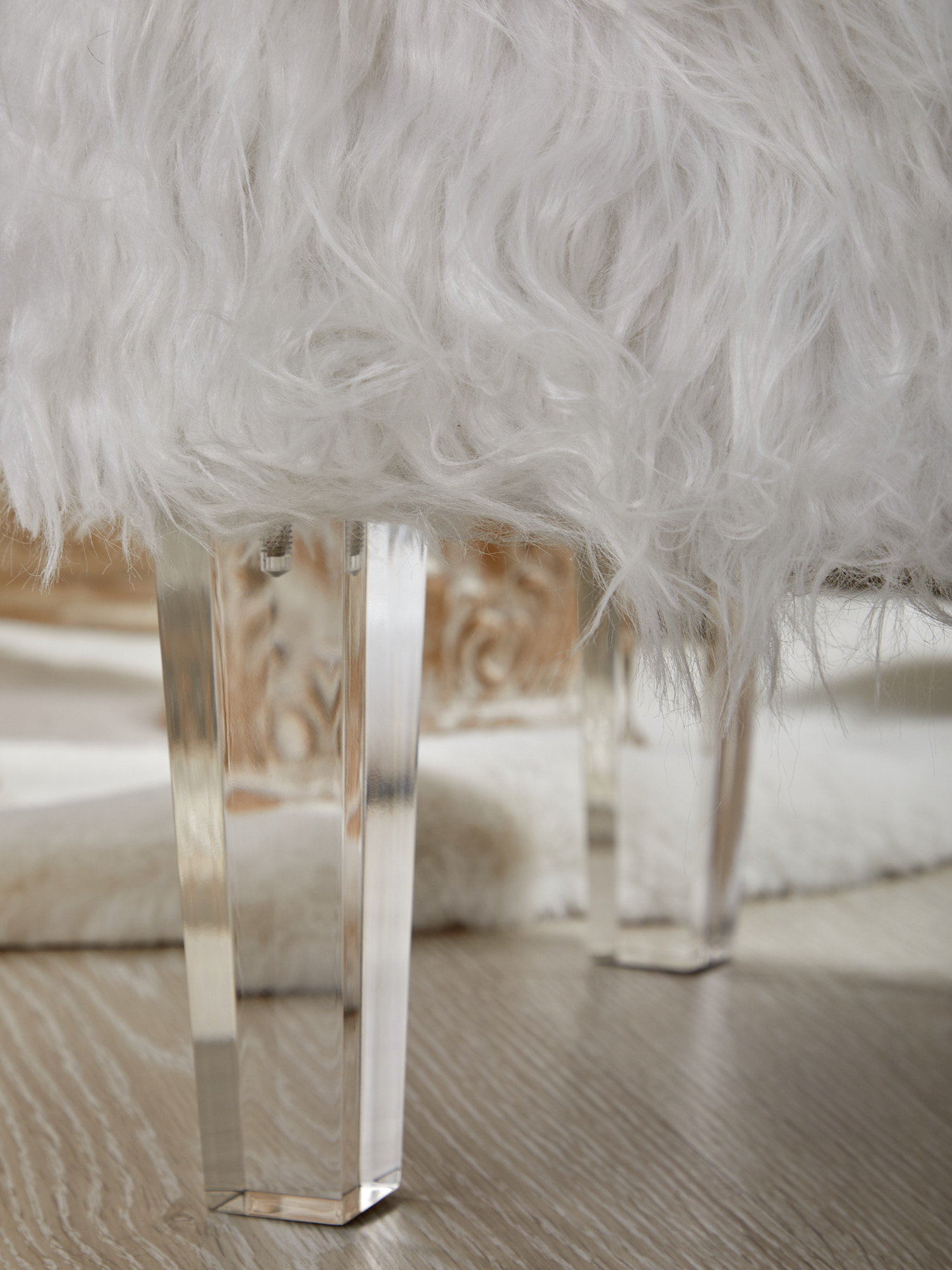 Банкетка с меховым ворсом Glasar 49-330