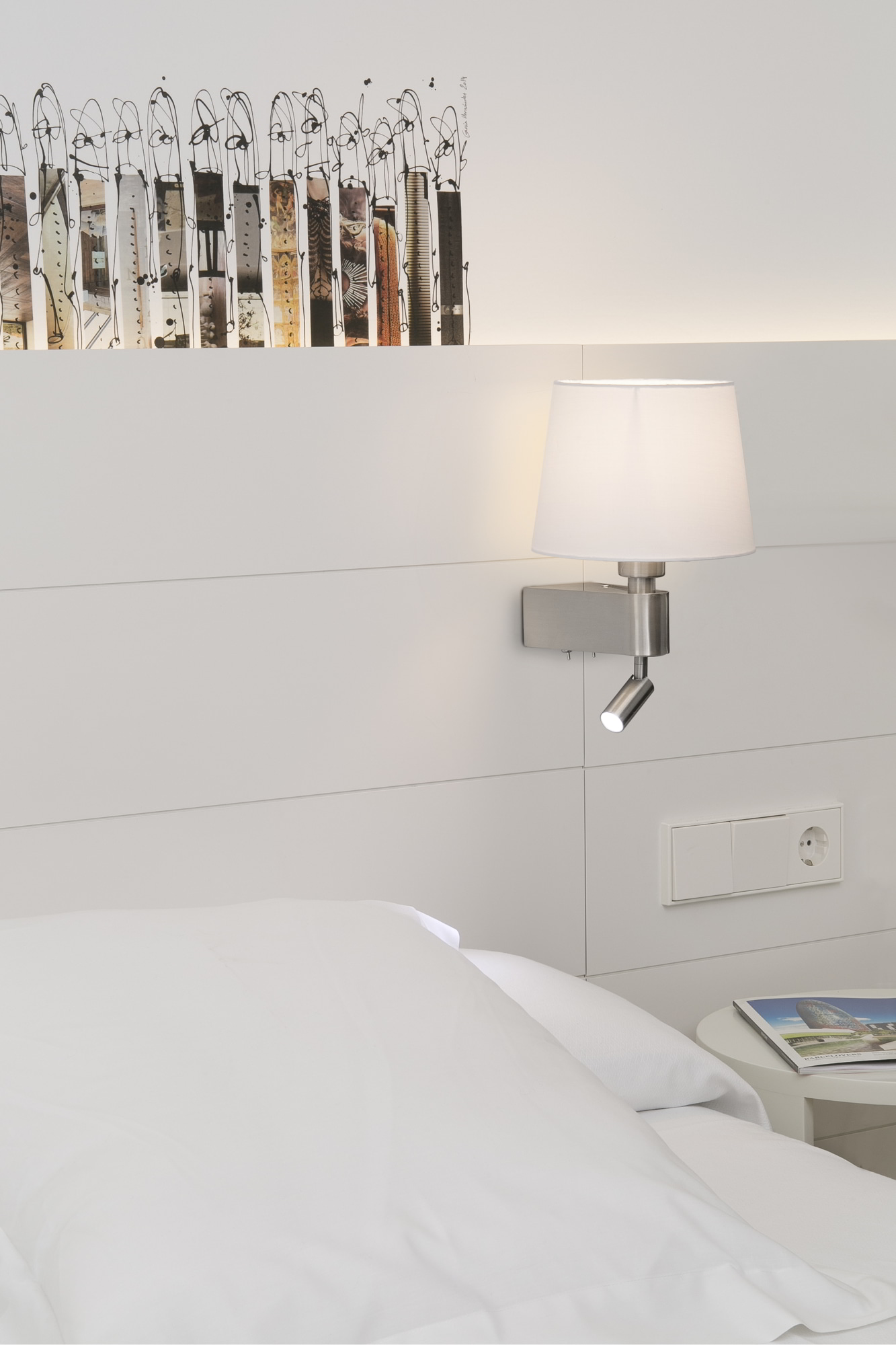 Бра с ридером Room белое Faro