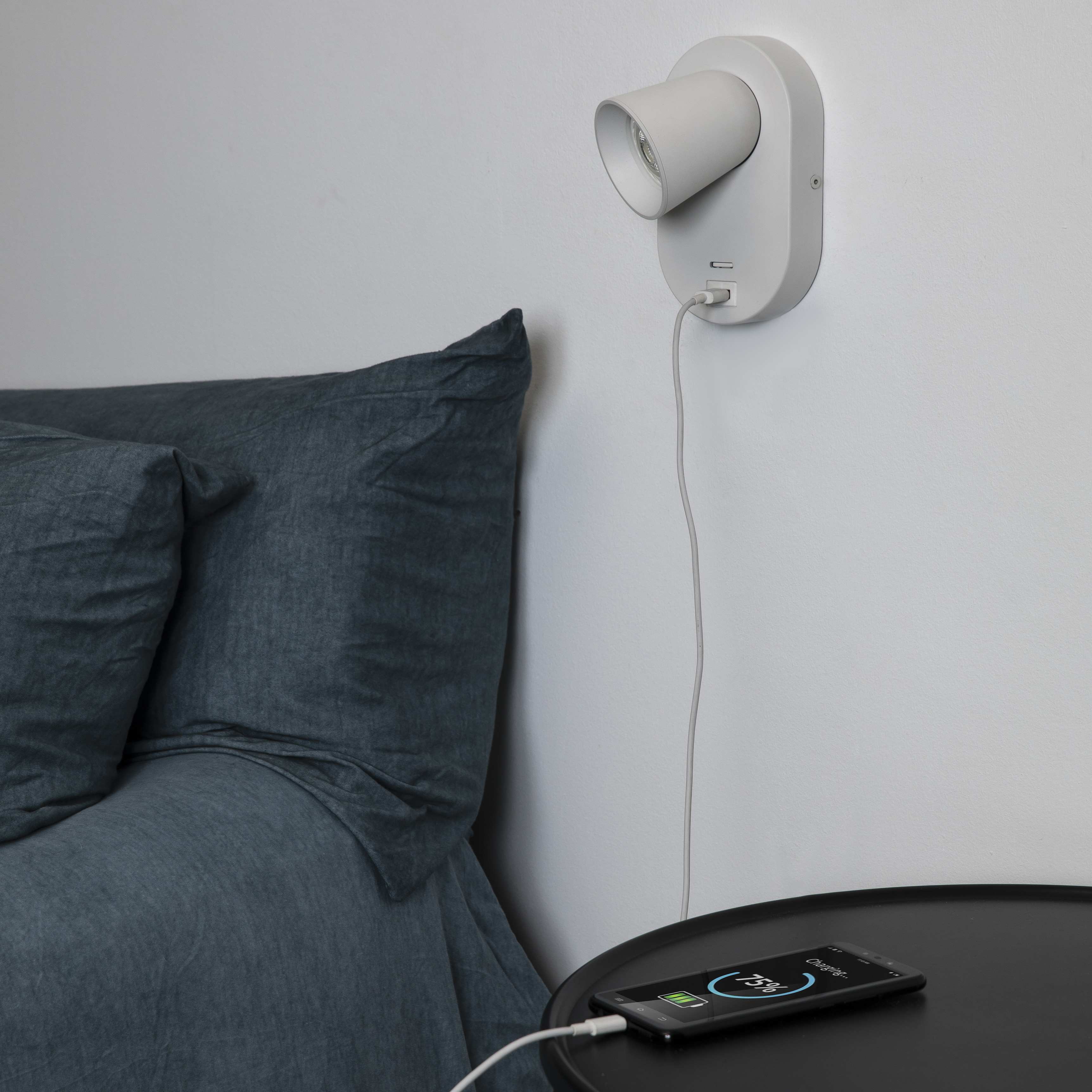 Бра Corb белое с USB Faro